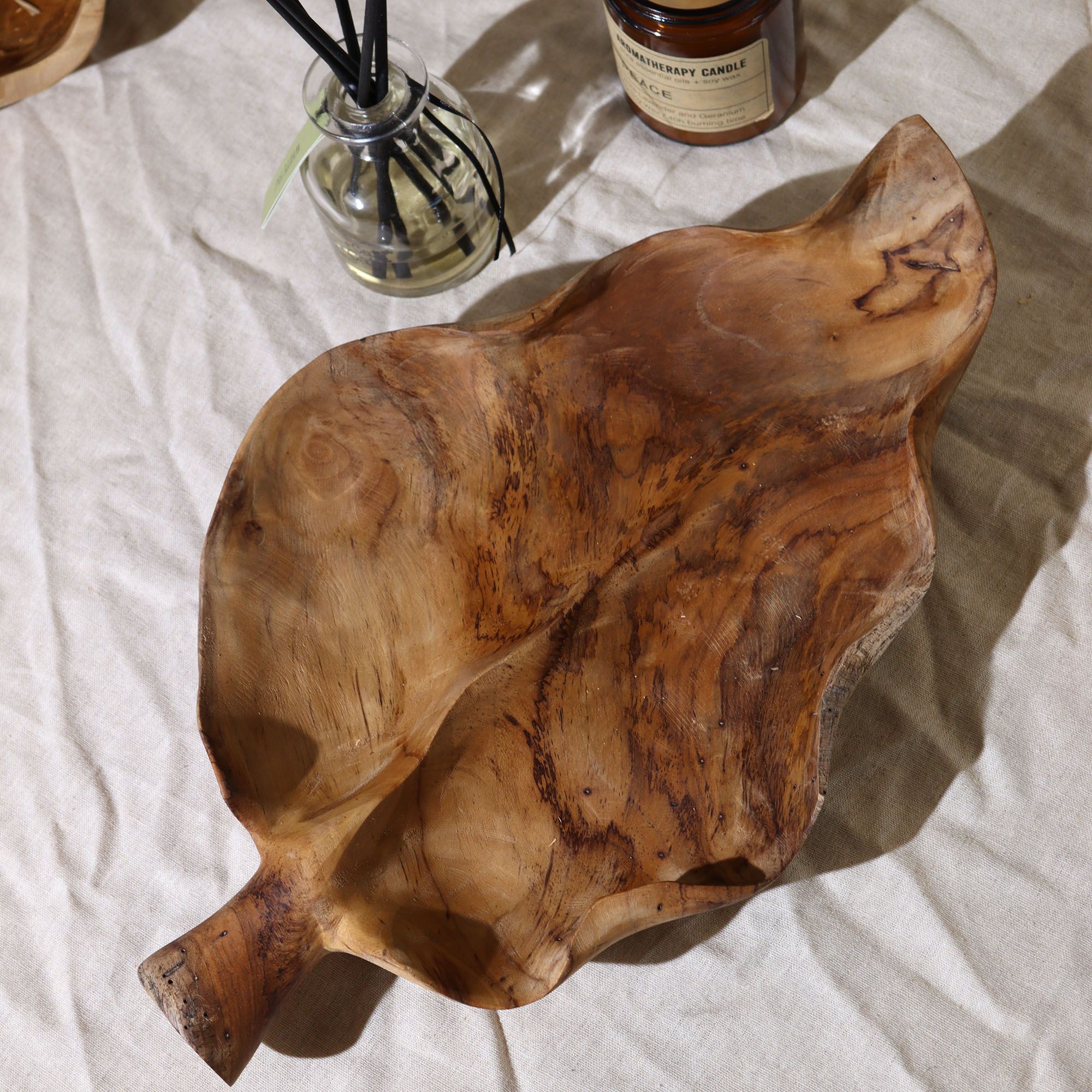 Fruteira grande de madeira de teca em forma de folha
