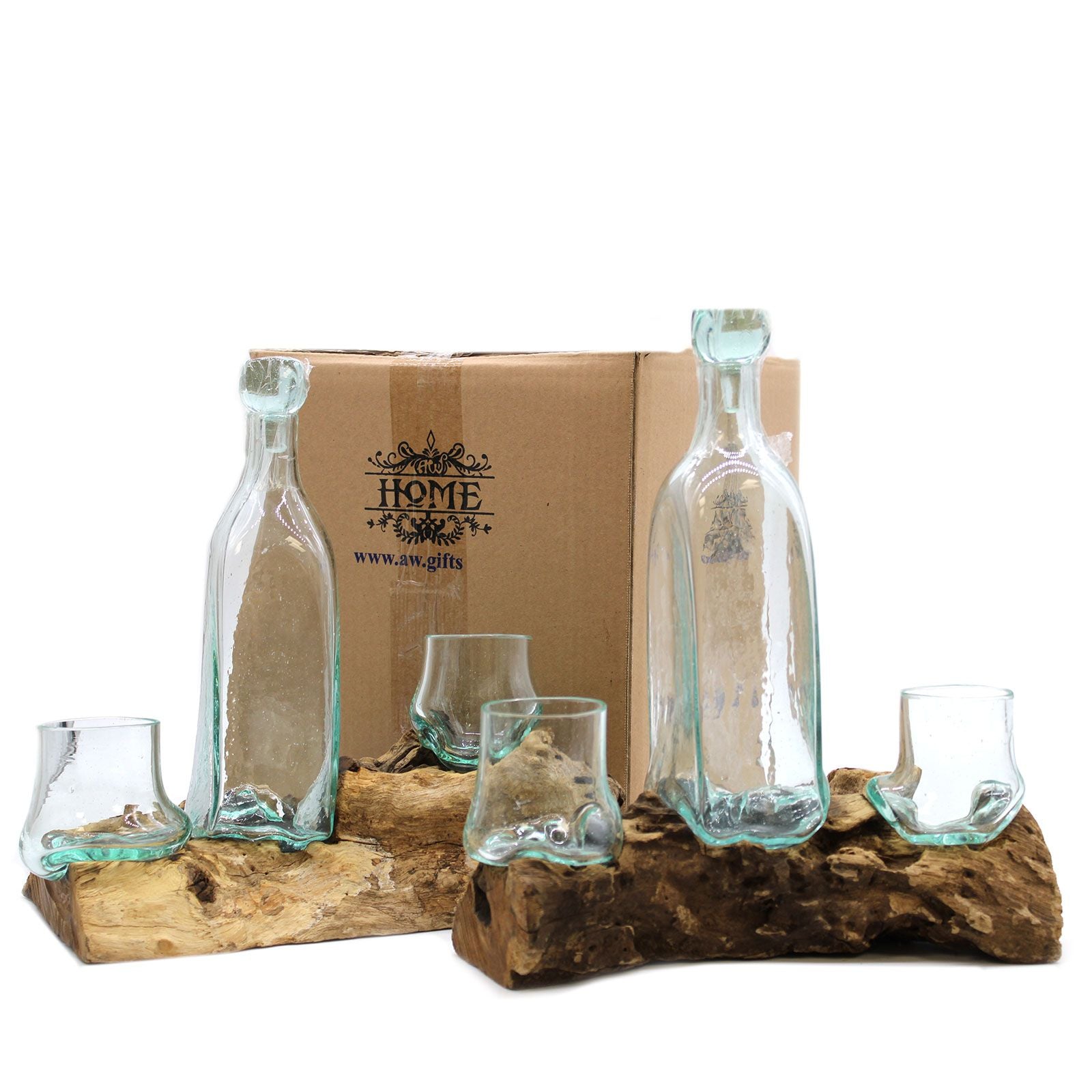 Conjunto de Whisky em Vidro Fundido sobre Madeira