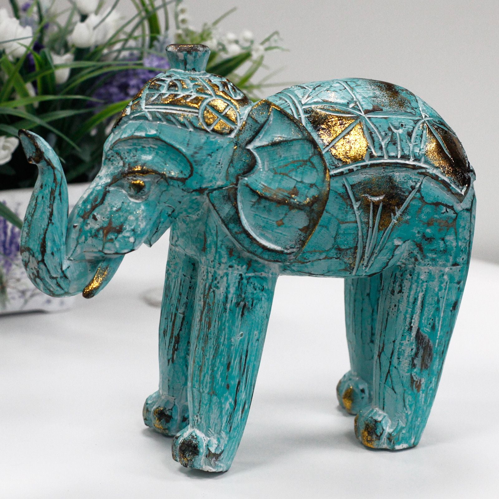 Elefante Esculpido em Madeira – Dourado e Turquesa