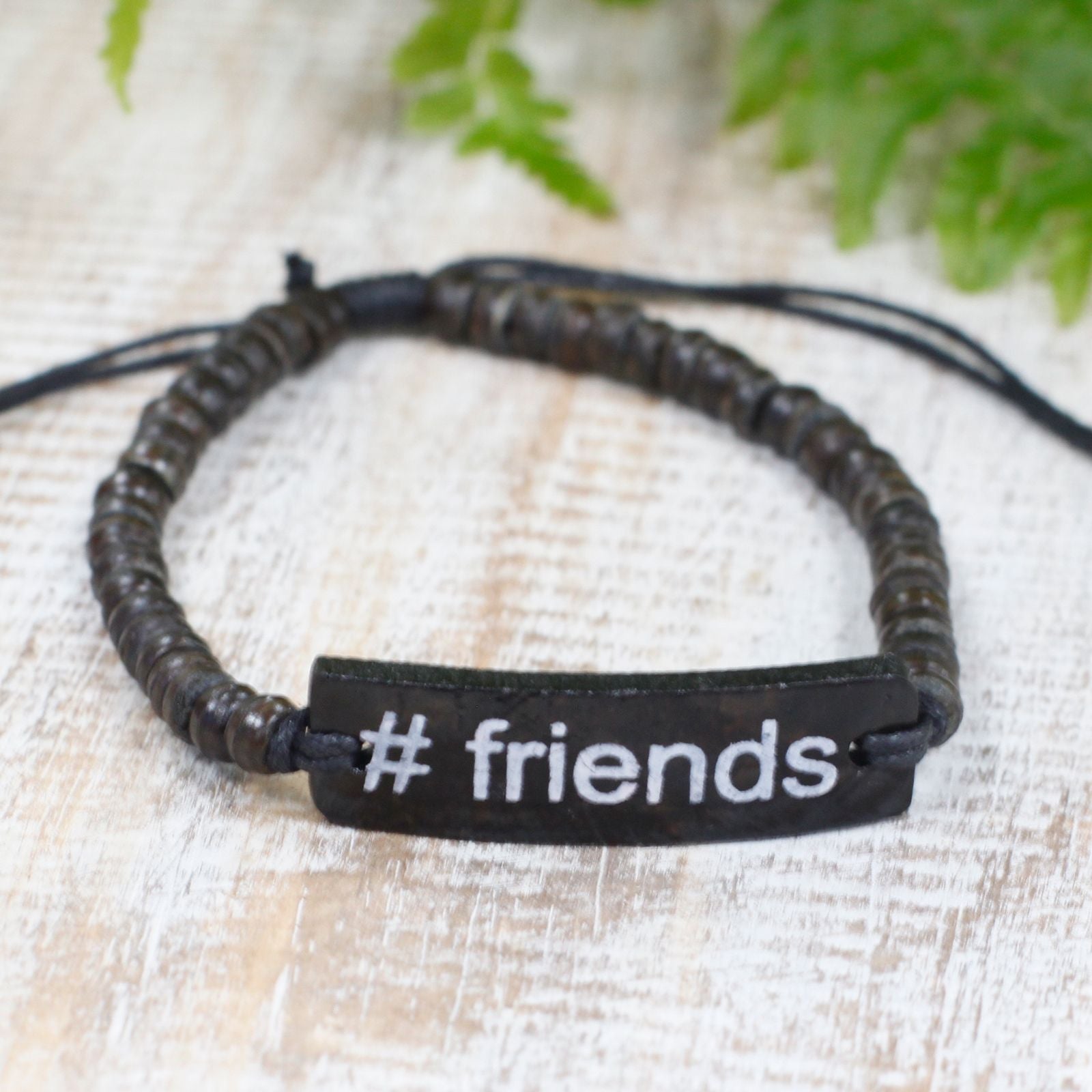 Pulseras eslogan en coco – #Friends