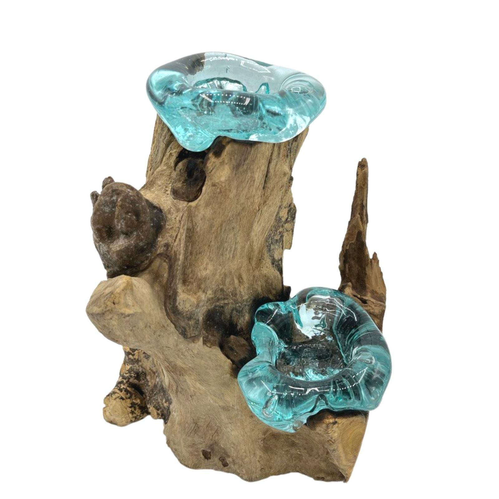 Candelabro doble de cristal fundido sobre madera