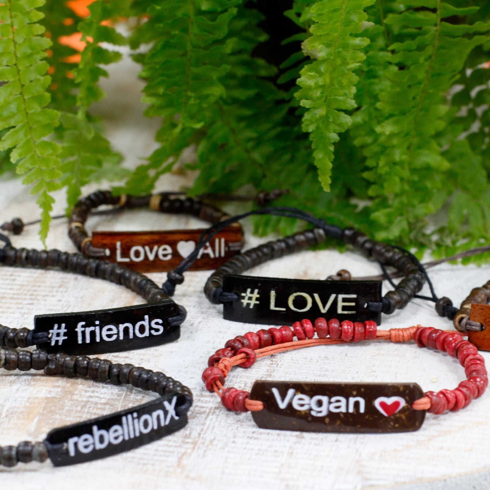 Pulseras eslogan en coco – #Friends
