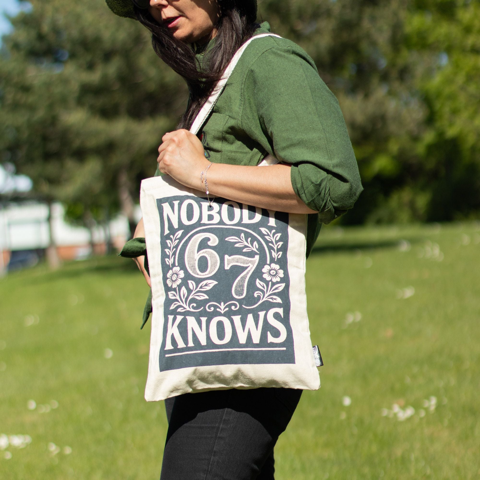 Bolsa Tote em Algodão Nomad Sari Nobody Knows 67 Natural 41 x 31 cm