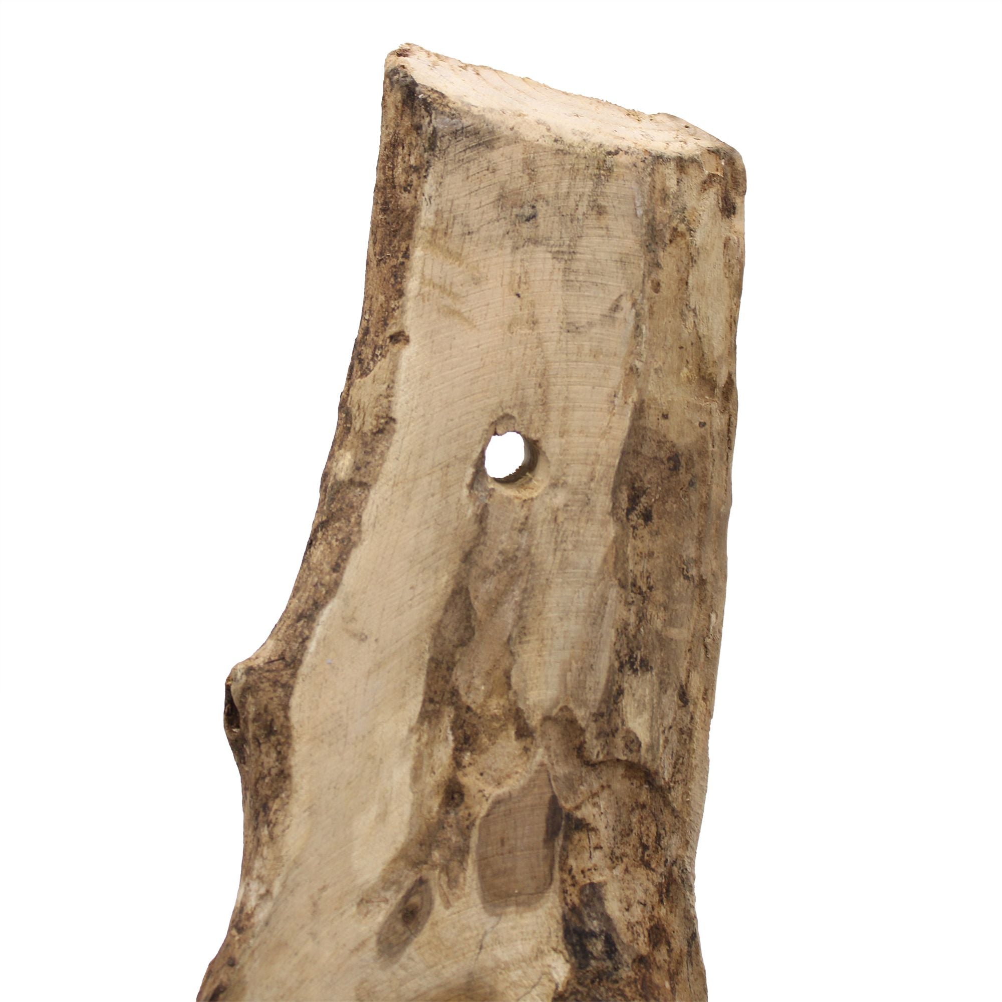 Copa colgante de cristal fundido sobre madera
