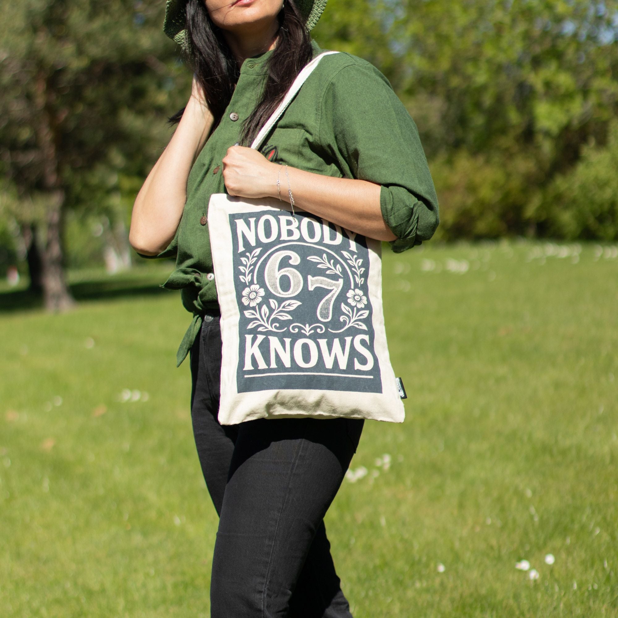 Bolsa Tote em Algodão Nomad Sari Nobody Knows 67 Natural 41 x 31 cm