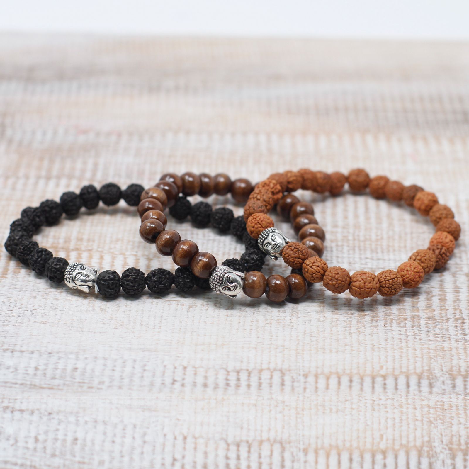 Contas em Madeira Escura e Bracelete Buda