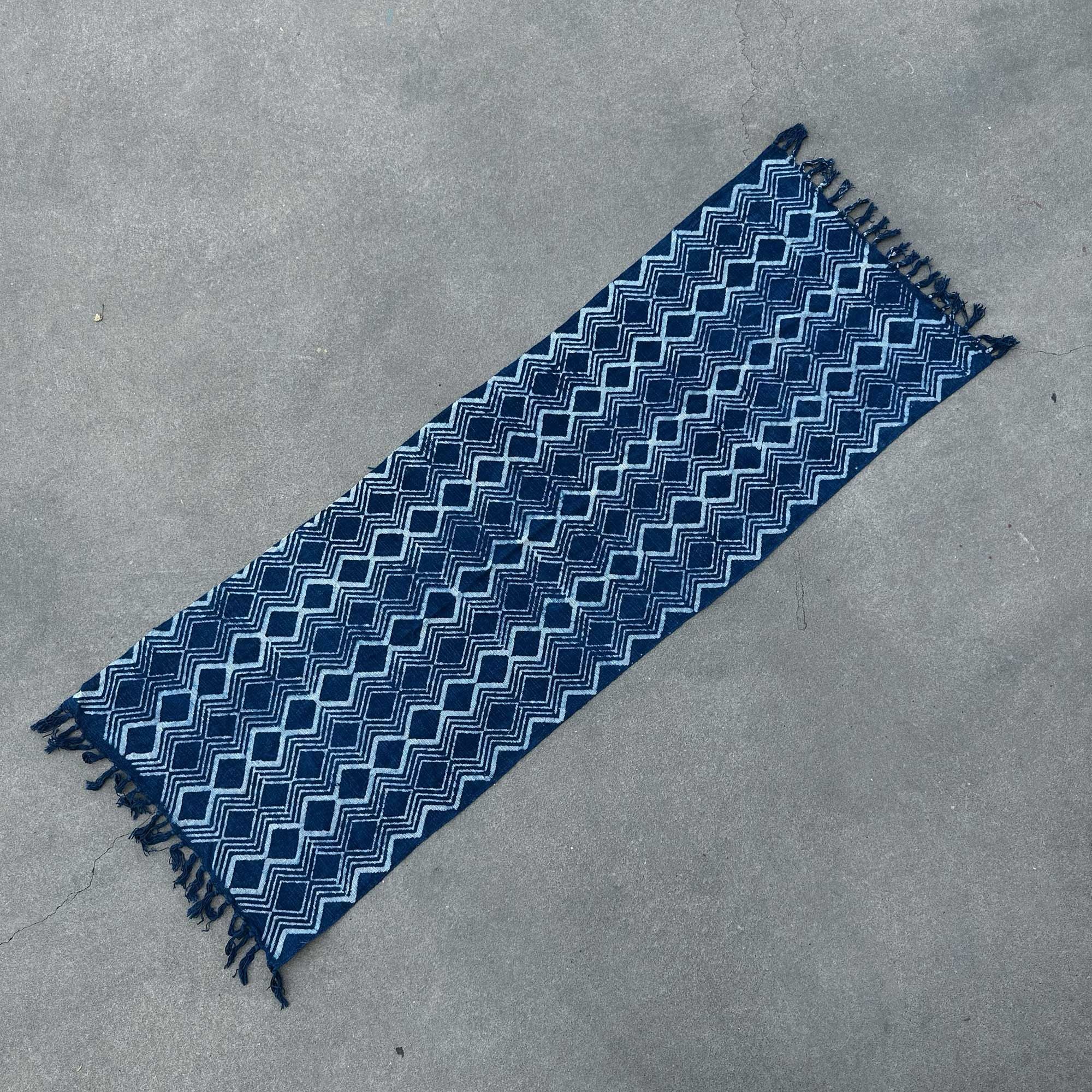 Caminho de Mesa Índigo Artesanal Padrão Heerak