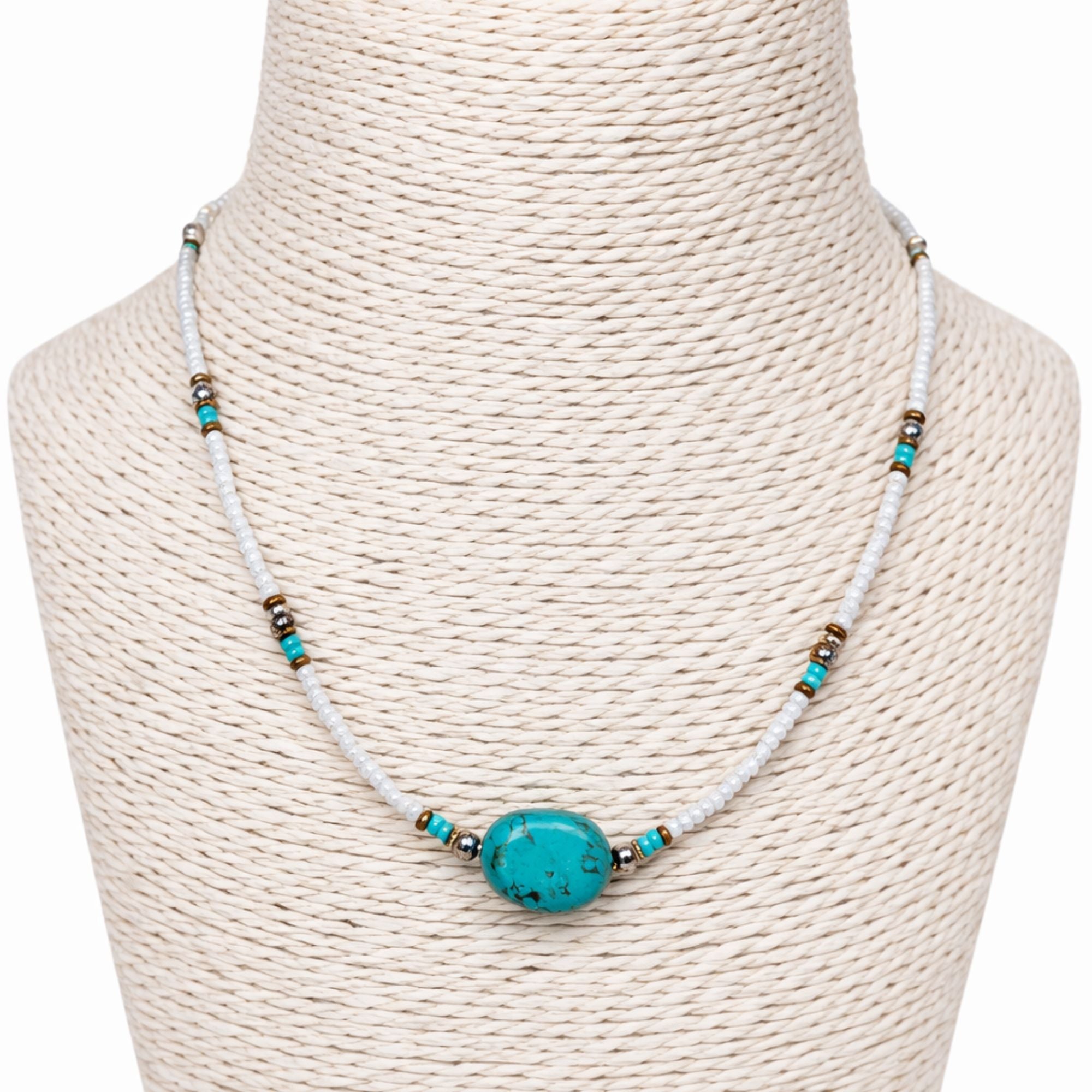 Pendente de Contas de Howlite Nepalês e Turquesa - Colar (42 cm)