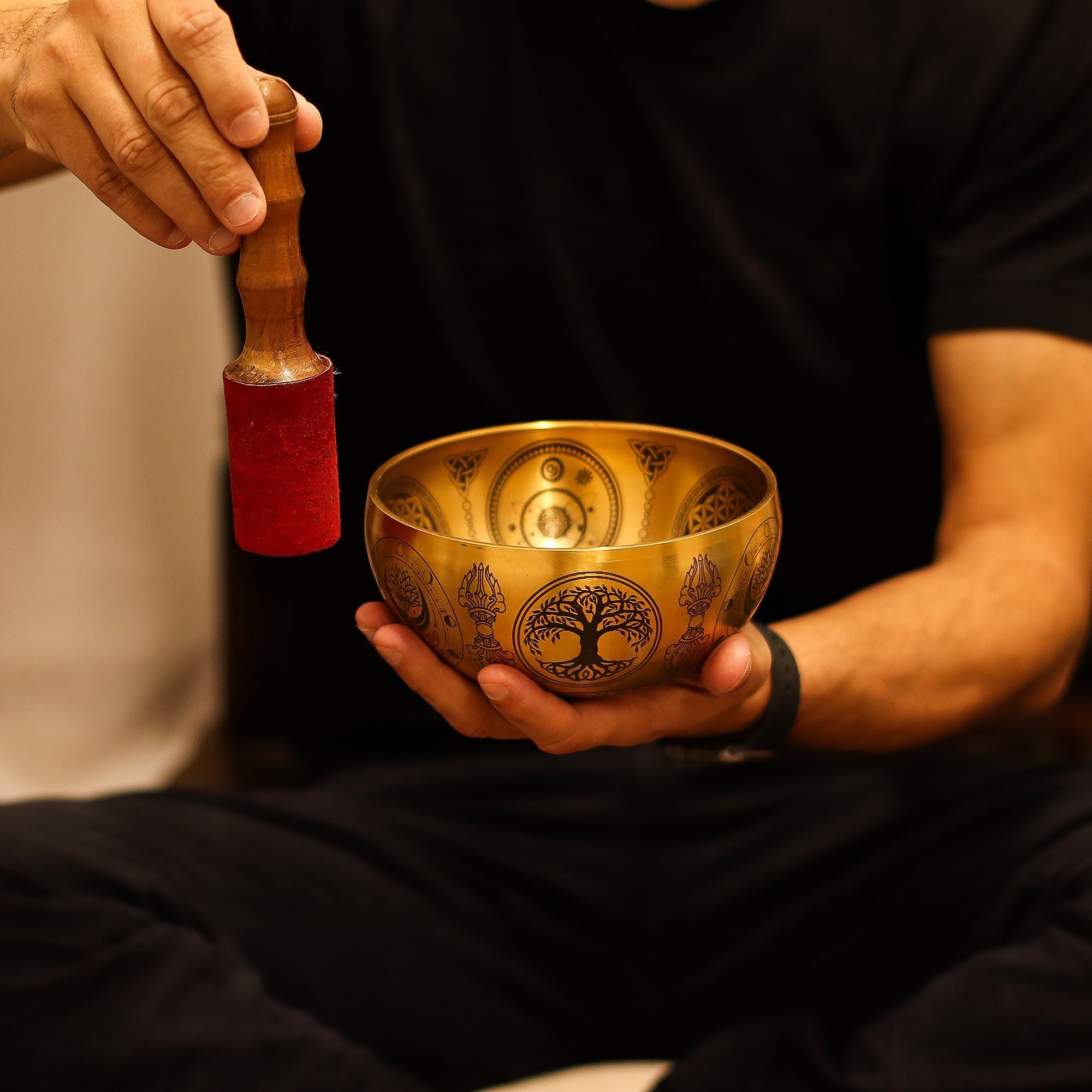 Cuencos Tibetanos Buda Grabados en Latón Puro – Juego de 4