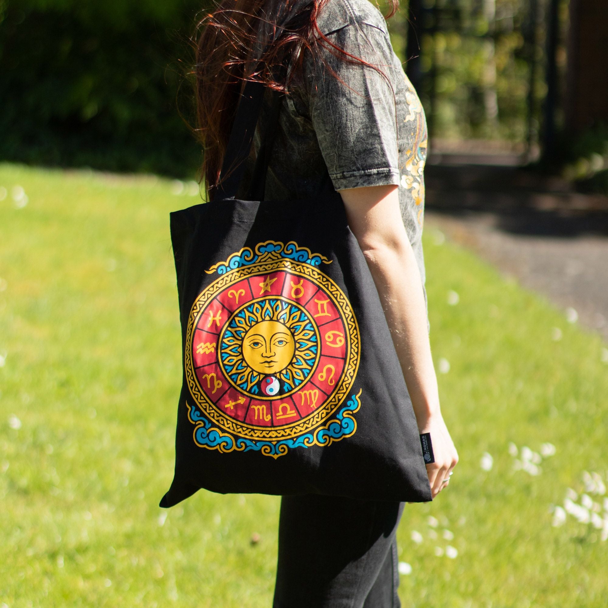 Bolsa Tote em Algodão Sol do Zodíaco Preto 40 x 36 cm