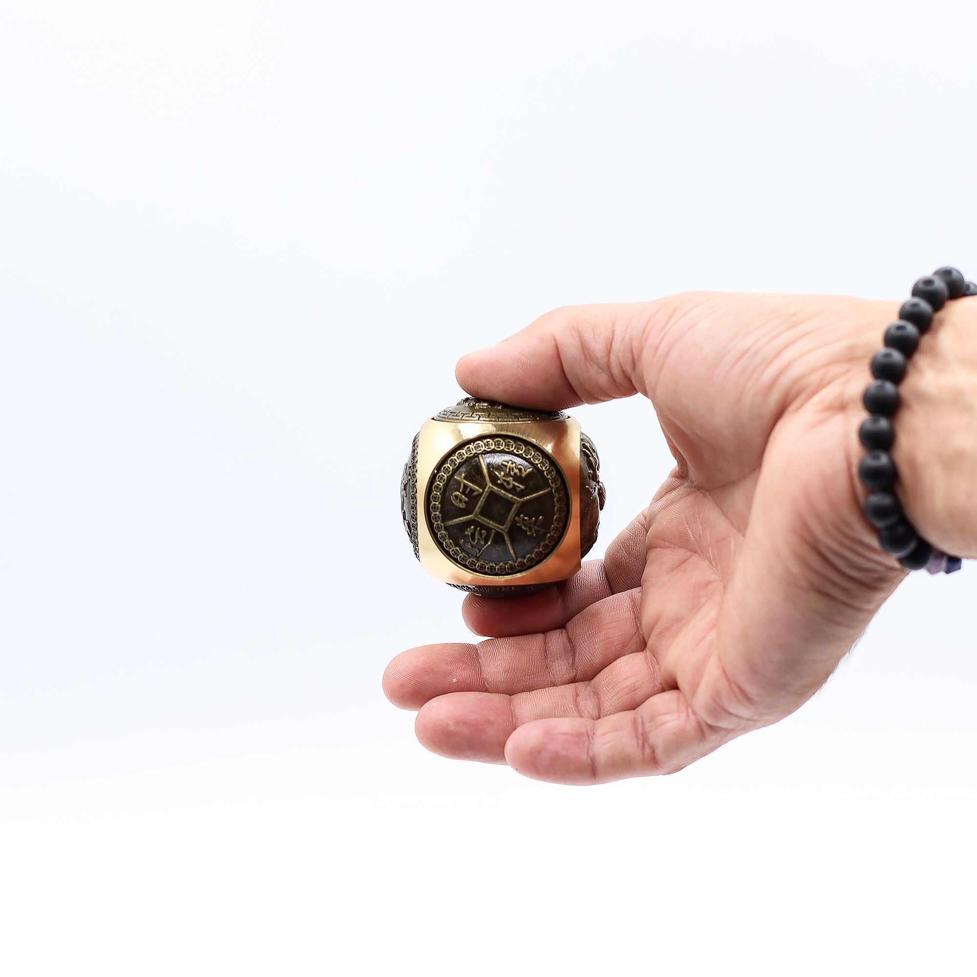 Amuleto Feng Shui – Dados do Dragão – Poder e Riqueza