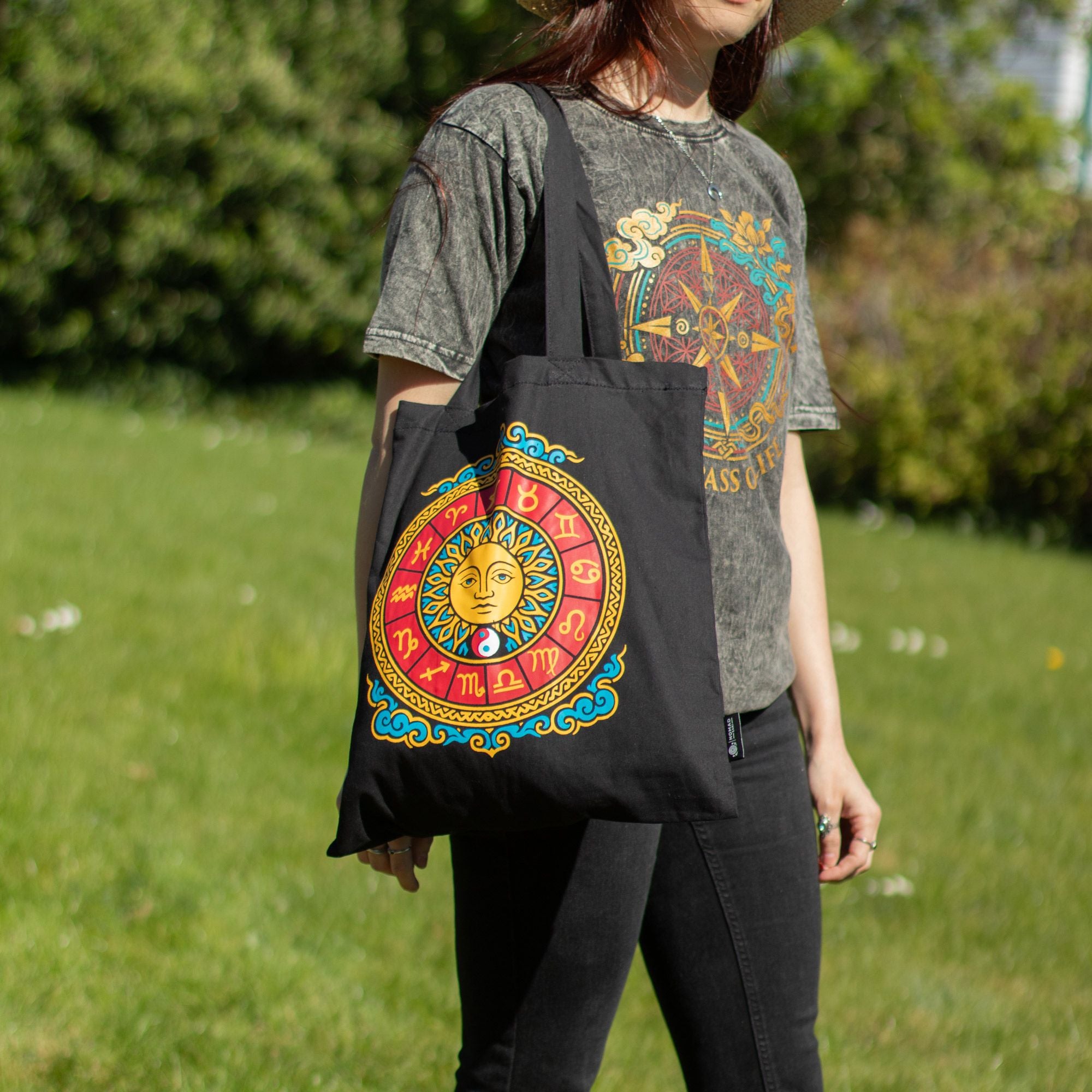 Bolsa Tote em Algodão Sol do Zodíaco Preto 40 x 36 cm