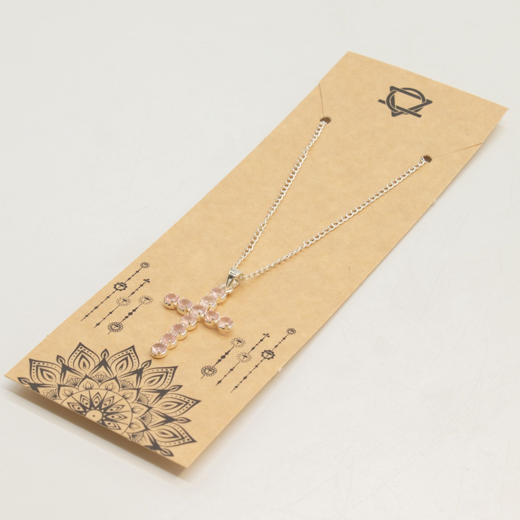 Pendente Devocional Banhado a Prata com Cordão de 45 cm - Crucifixo em Quartzo Rosa