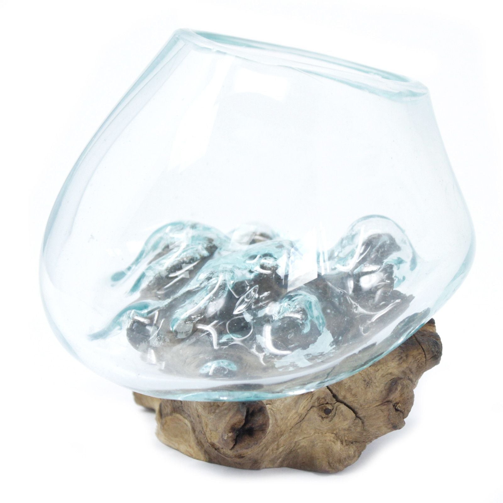 Taça Pequena em Vidro Fundido sobre Madeira
