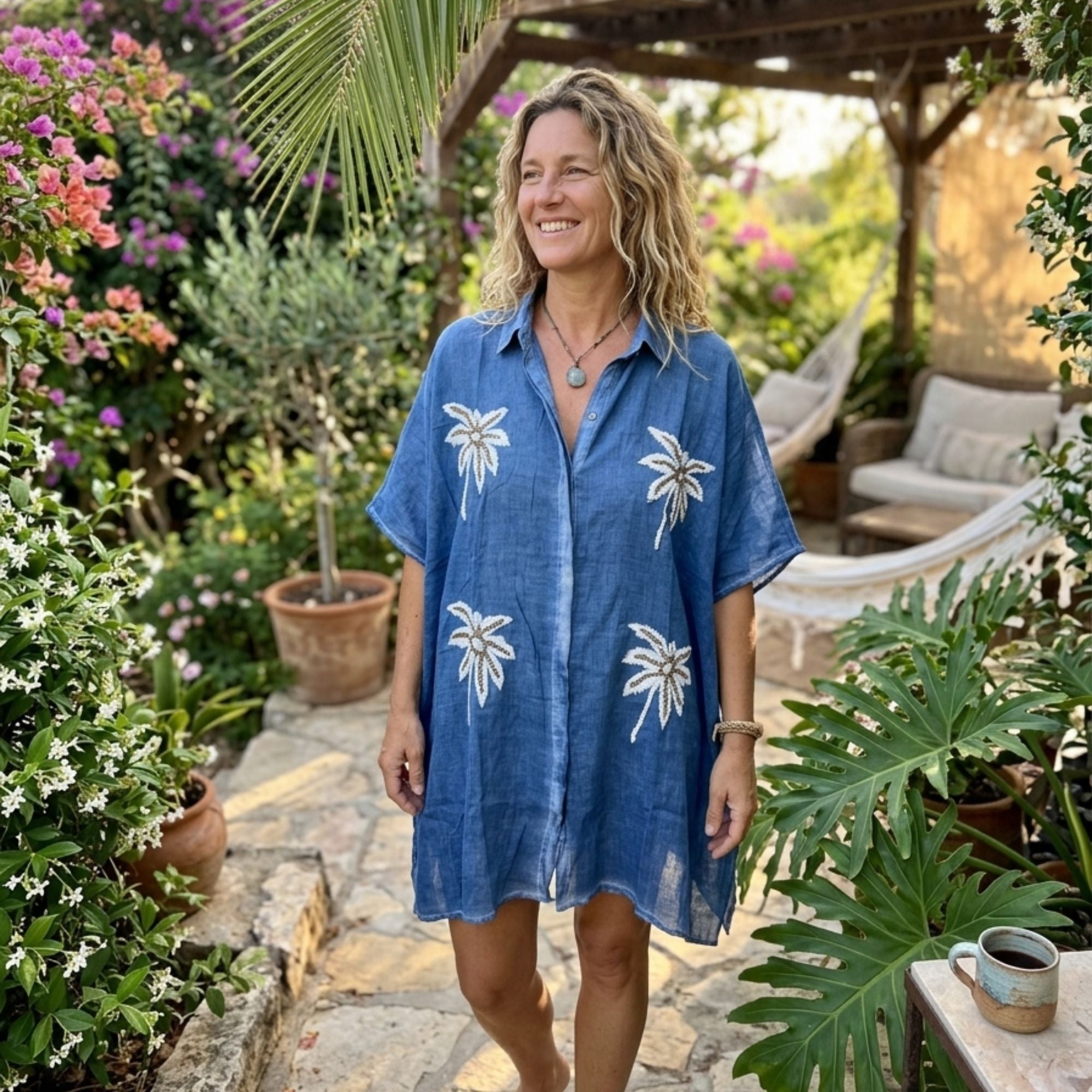 Kaftan Nomad Sari - Azul com Palmeiras Douradas e Branco
