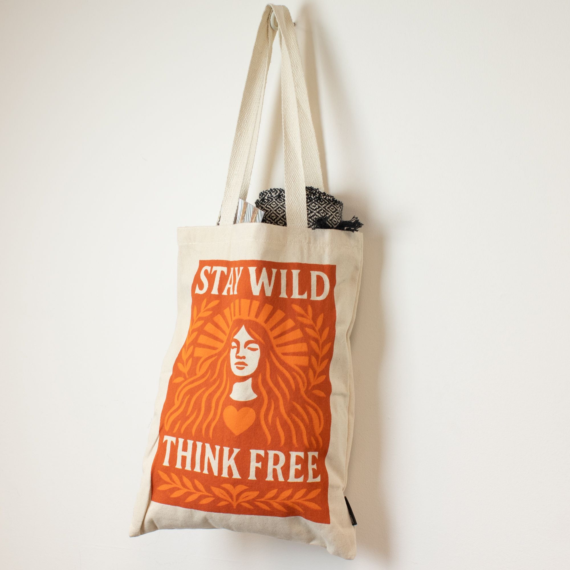Nomad Sari Iconic Toni Tote Bag - Mantente salvaje - 10oz natural