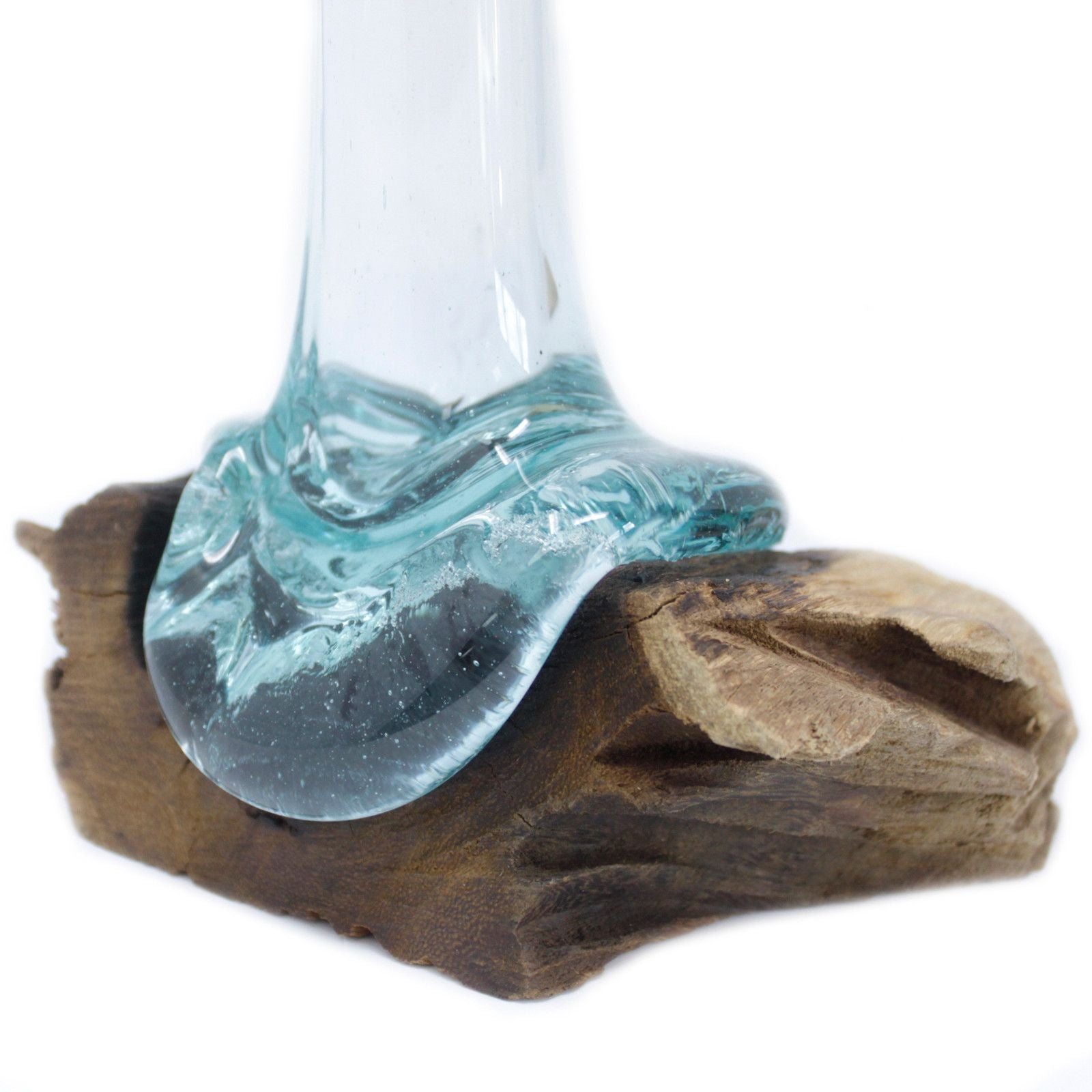 Macetero de cristal fundido sobre madera