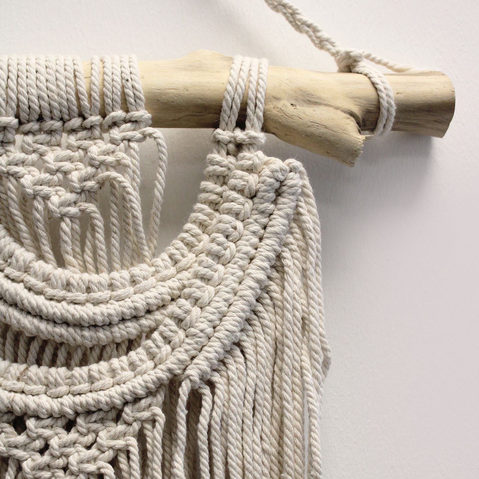 Tapeçaria de Macramé Três Ondas