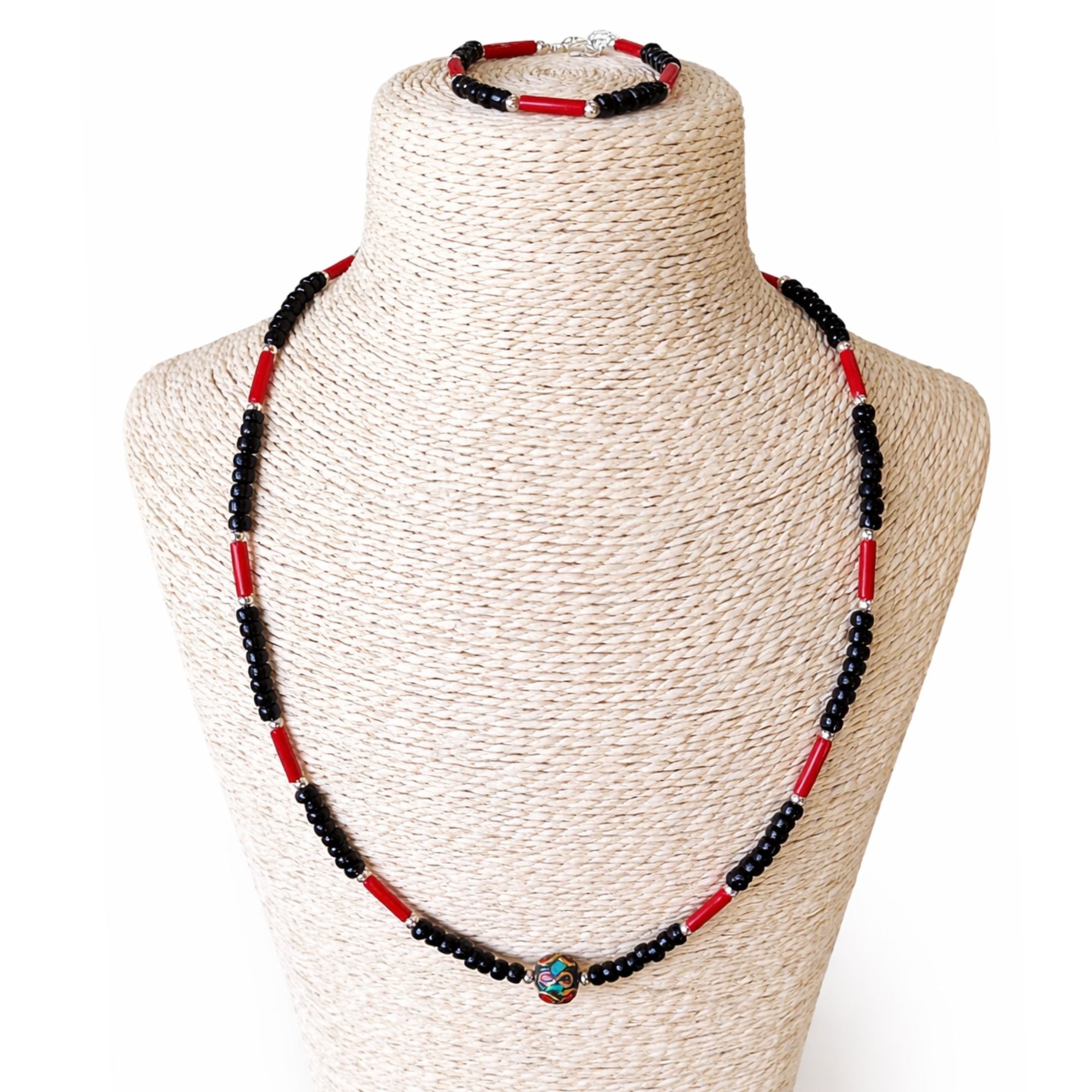 Colar com Pendente Om Nepalês de Ónix e Coral - (50 cm) e Pulseira - (17 cm) Conjunto