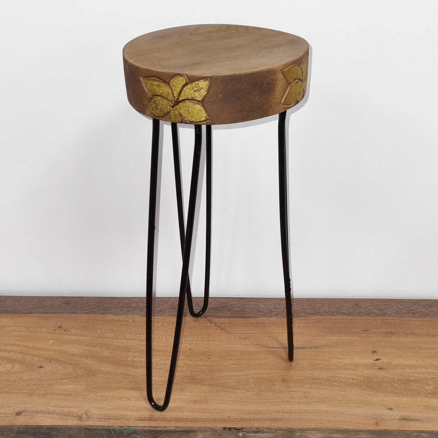 Suporte para Plantas em Madeira de Albasia com Detalhe Natural e Dourado