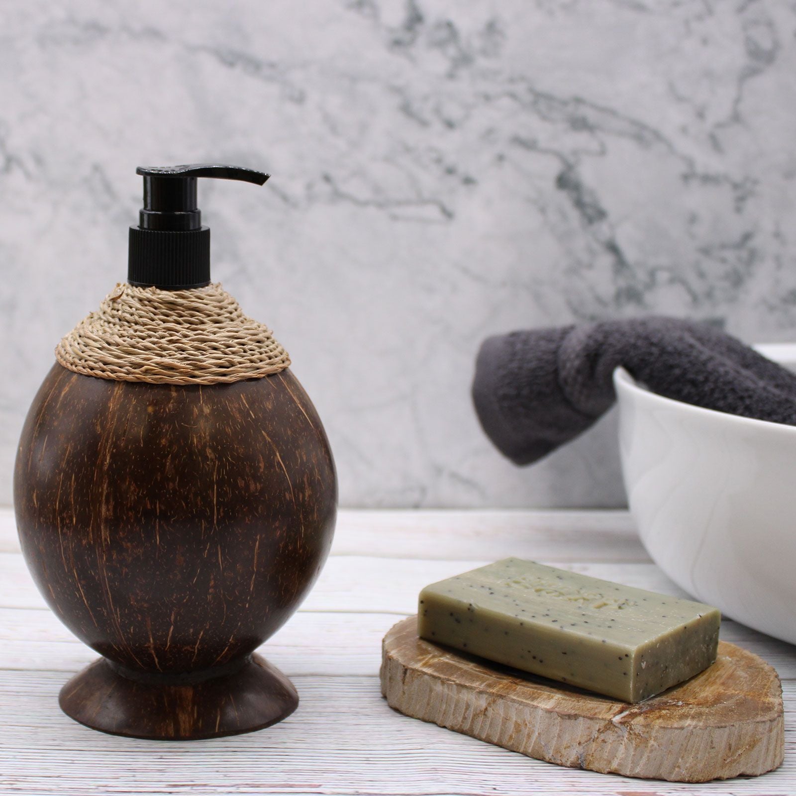 Dispensador de Sabonete em Coco Natural