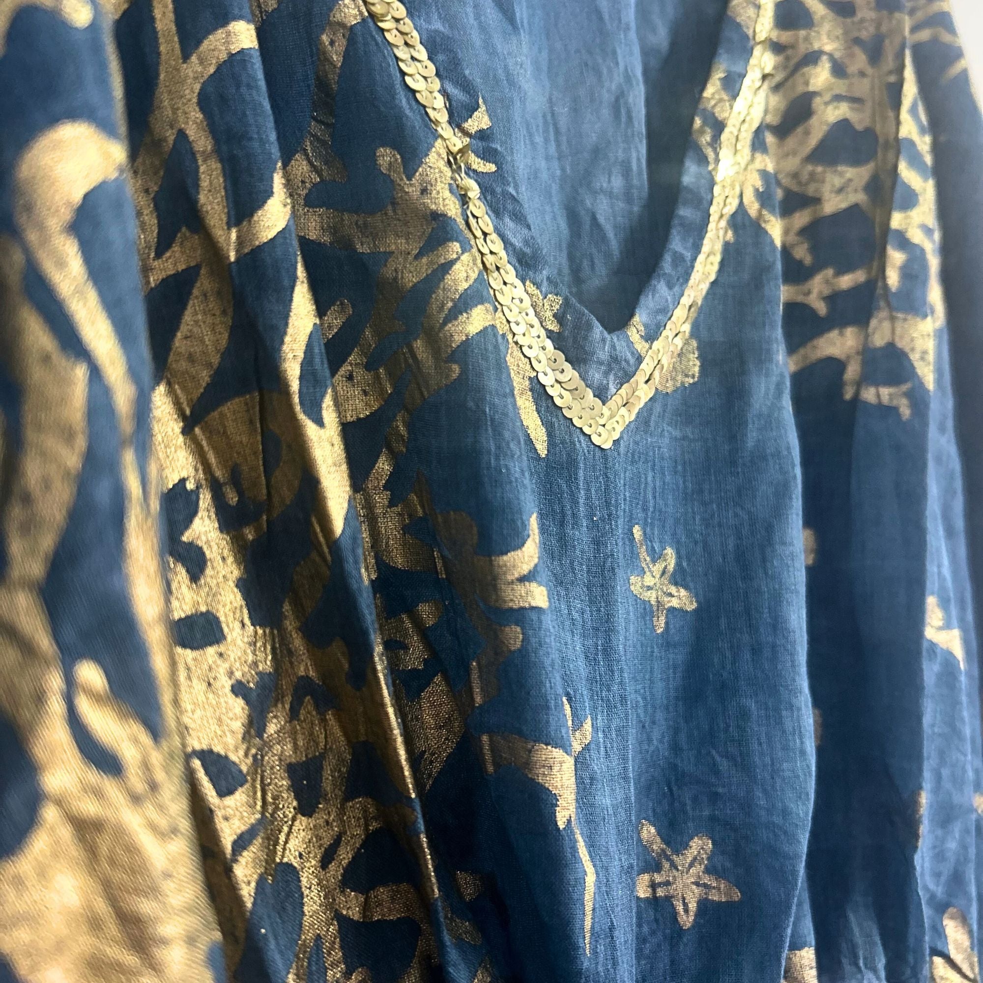 Kaftan Nomad Sari - Azul-Marinho com Coral Dourado