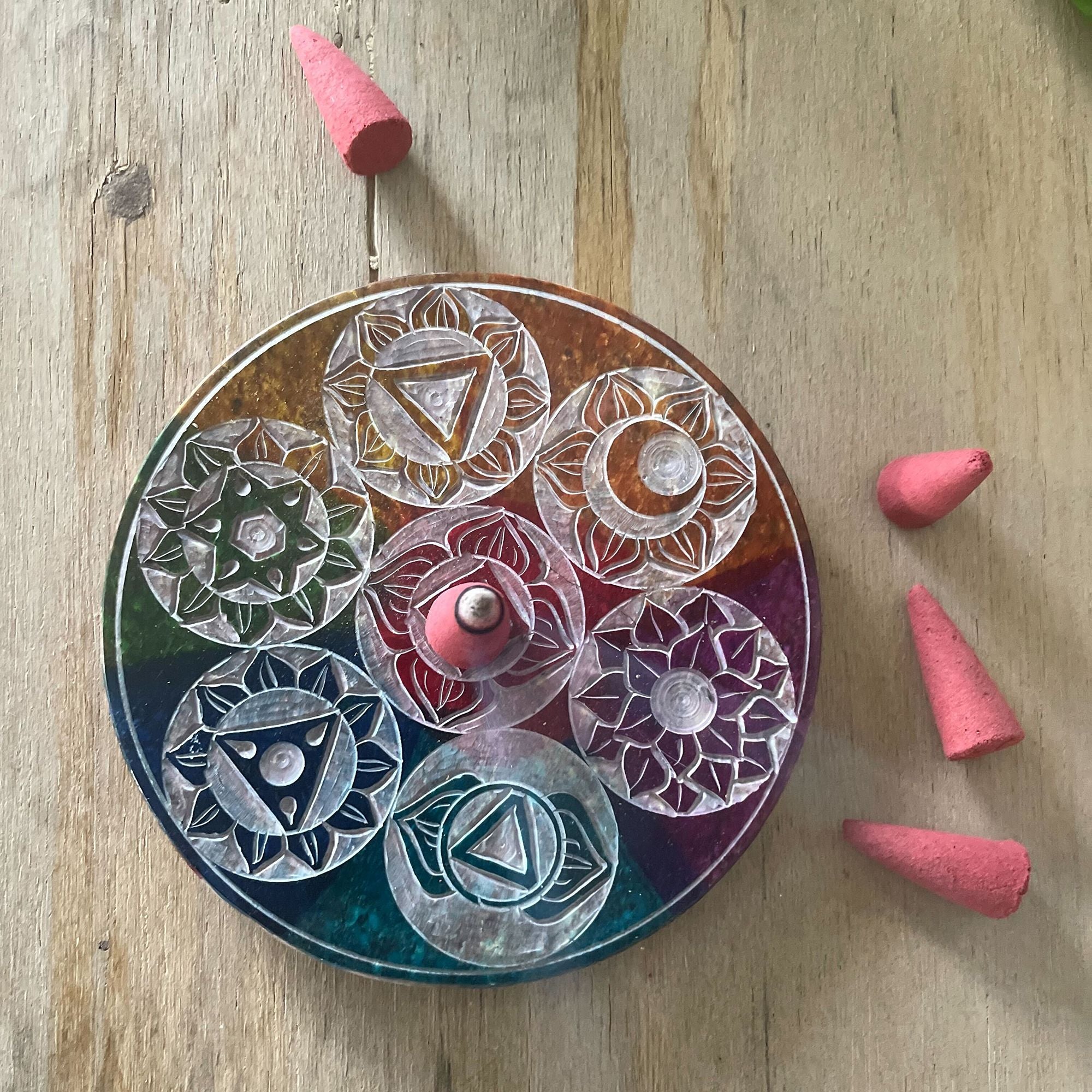Suporte de Incenso em Disco de Esteatite para Cone Sete Chakras