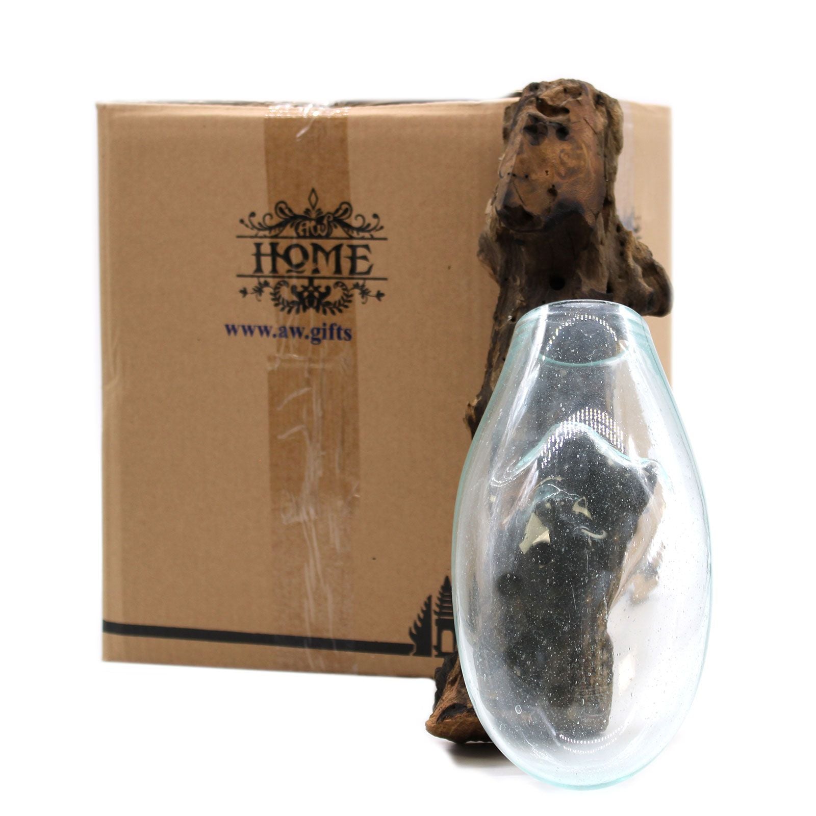 Copa colgante de cristal fundido sobre madera