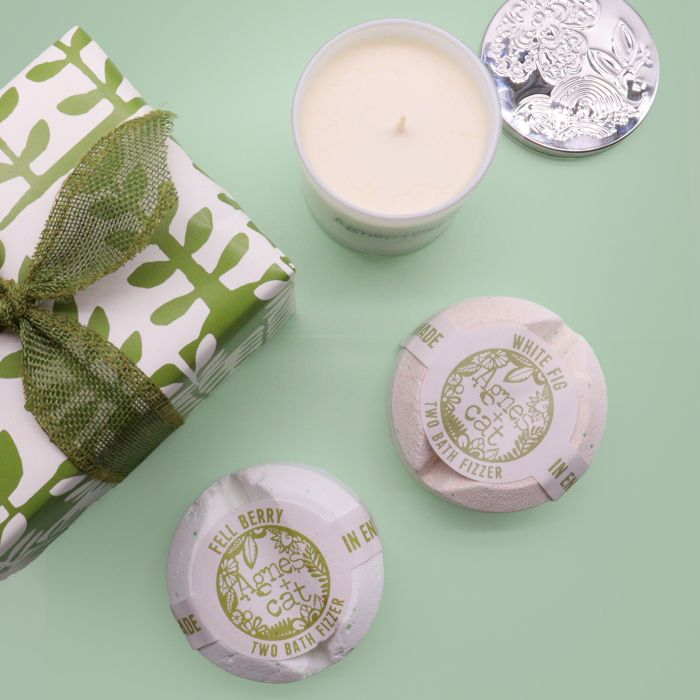 Conjunto de Oferta Bombas de Banho de Figo Branco e Mirtilo Silvestre + Vela Ruibarbo