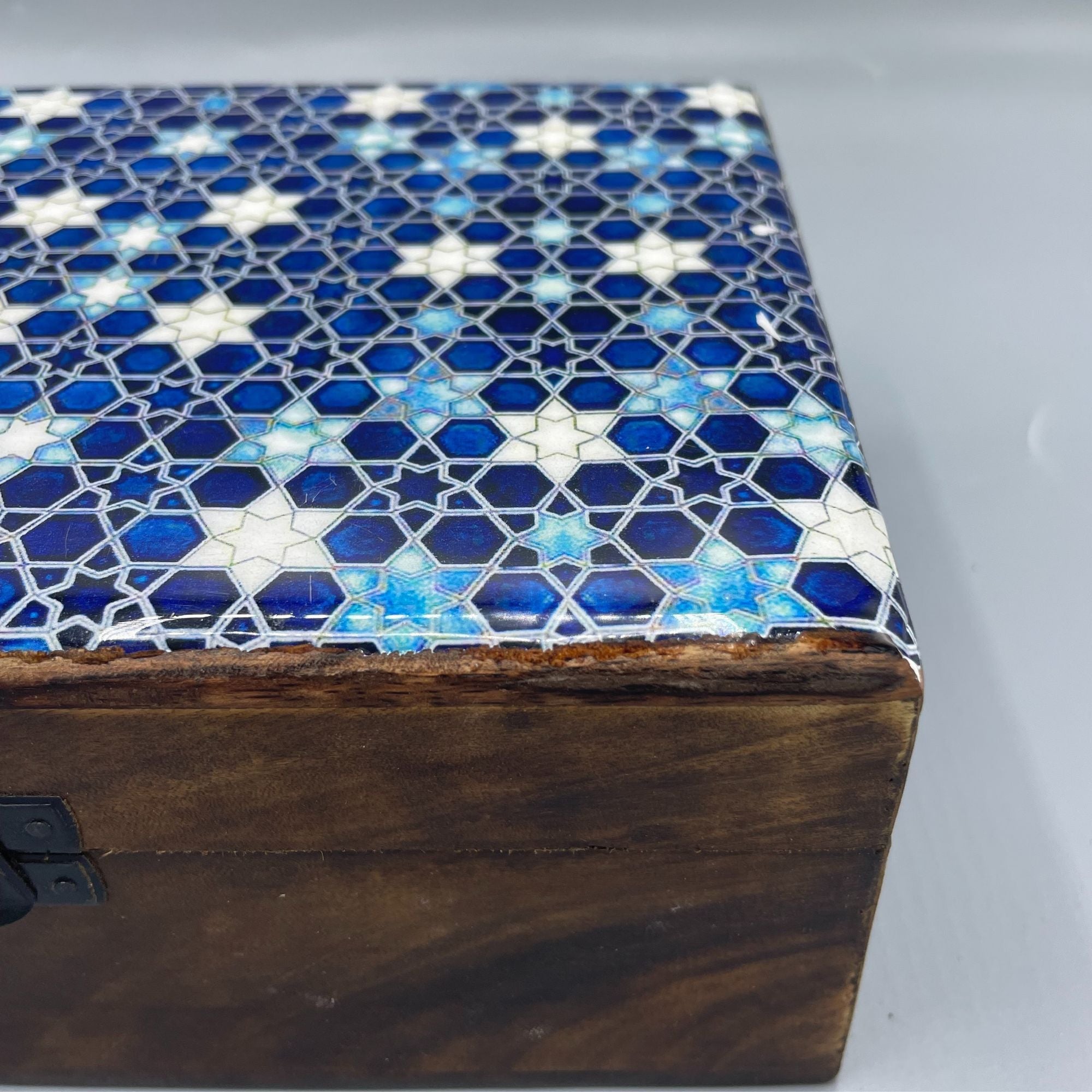Caixa Grande em Cerâmica Esmaltada – Estrelas Azuis