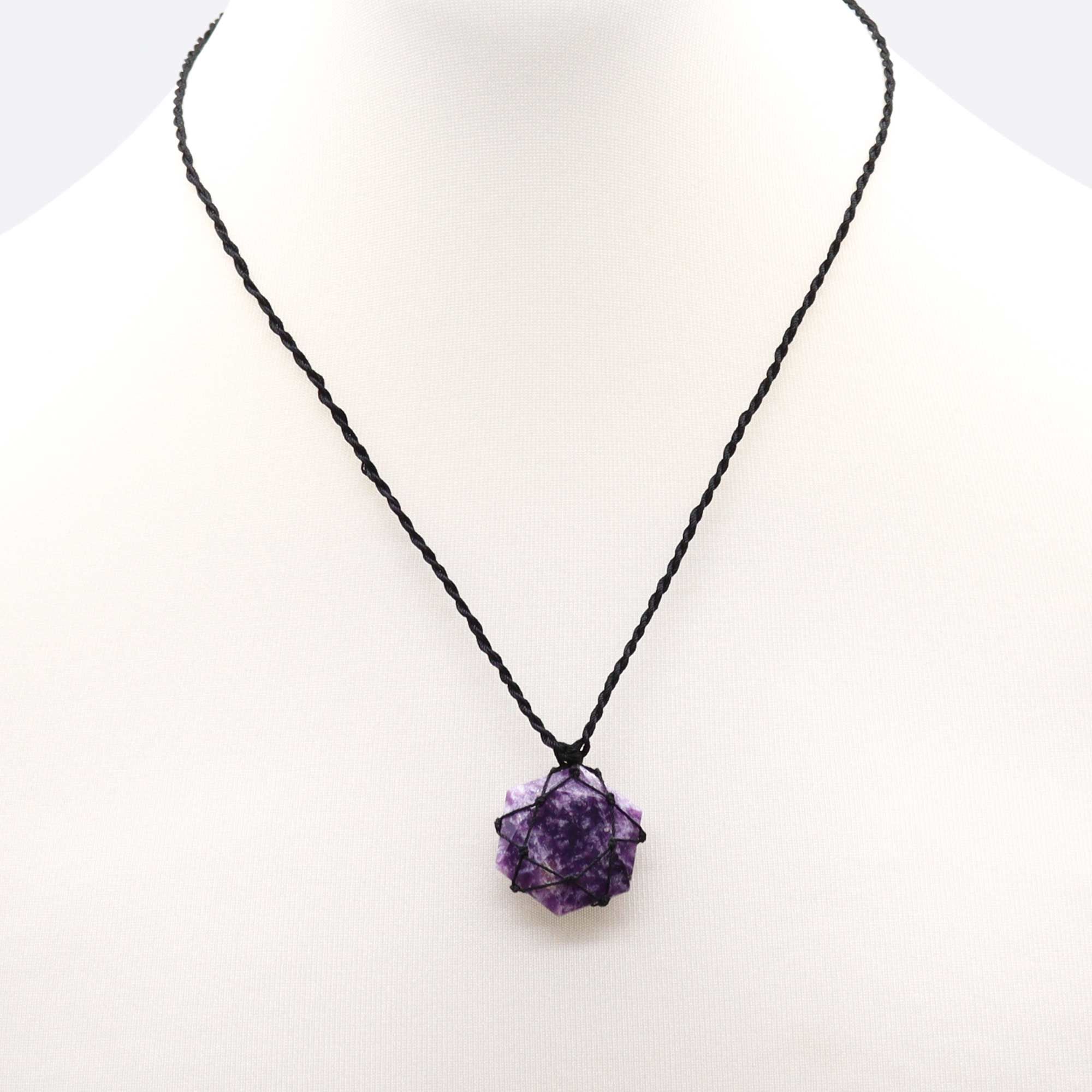 Pendente Hexagonal de Pedras Preciosas Entrelaçadas - Lepidolita