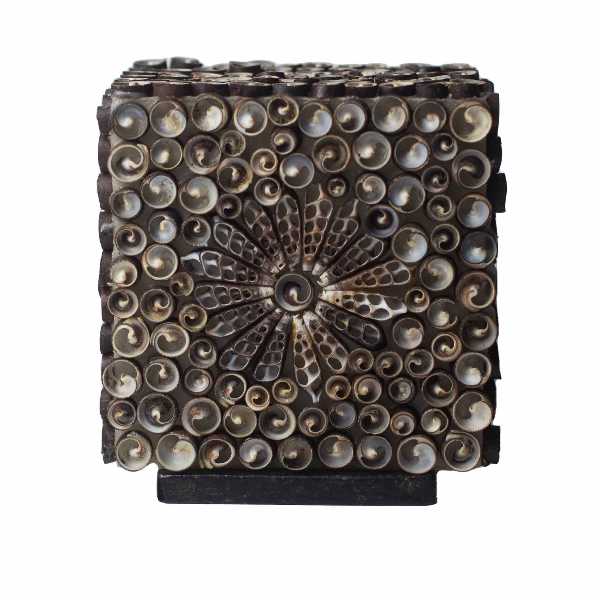 Lâmpada Boho de Conchas – Quadrada Torcida Chocolate