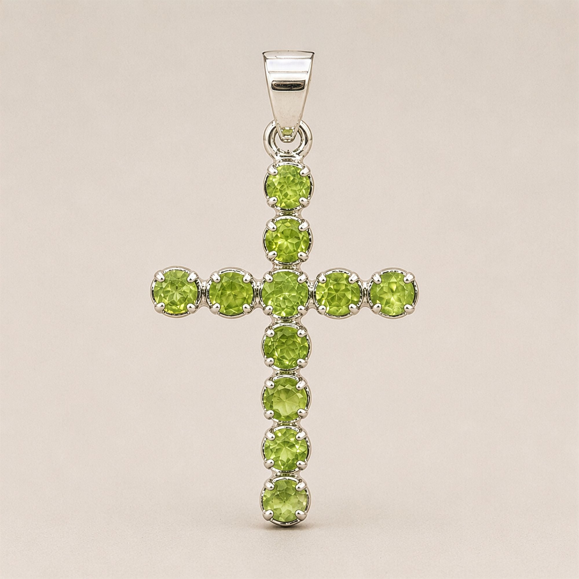 Pendente Devocional Banhado a Prata com Cordão de 45 cm - Crucifixo em Peridoto