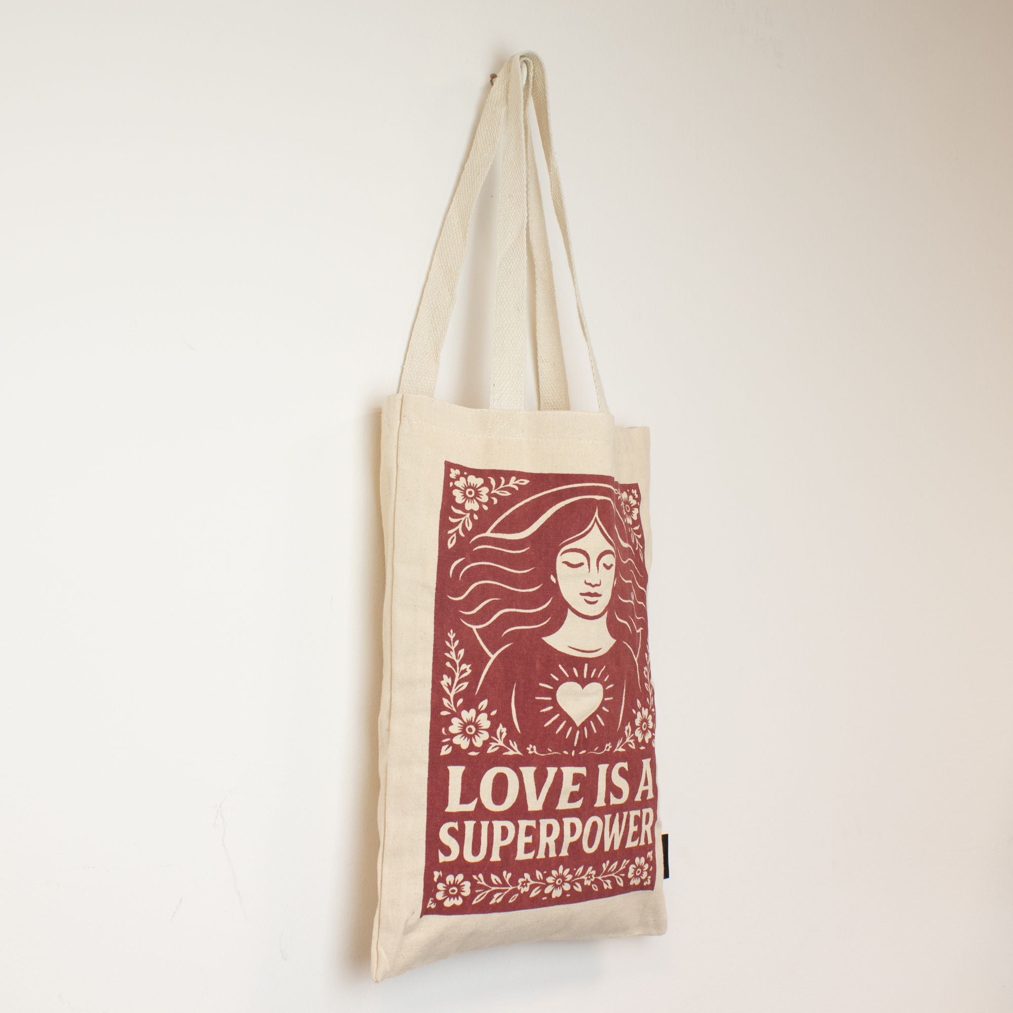 Bolsa Tote em Algodão Nomad Sari Love is a Superpower Natural 41 x 31 cm