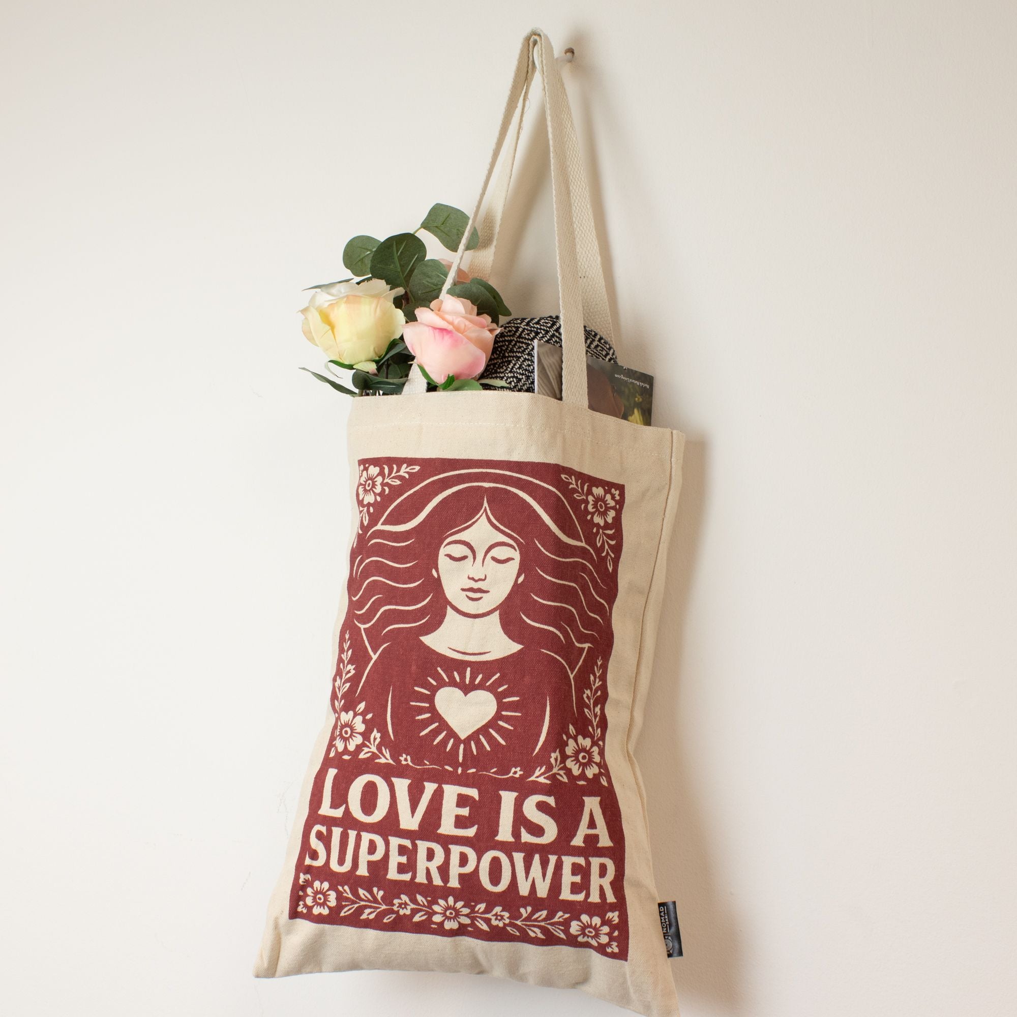 Bolsa Tote em Algodão Nomad Sari Love is a Superpower Natural 41 x 31 cm