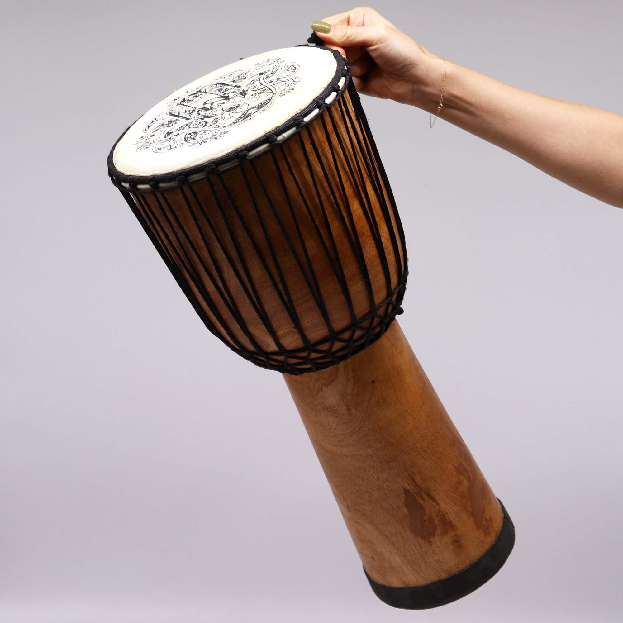 Tambor Djembé Artesanal com Pele Larga - 50 cm