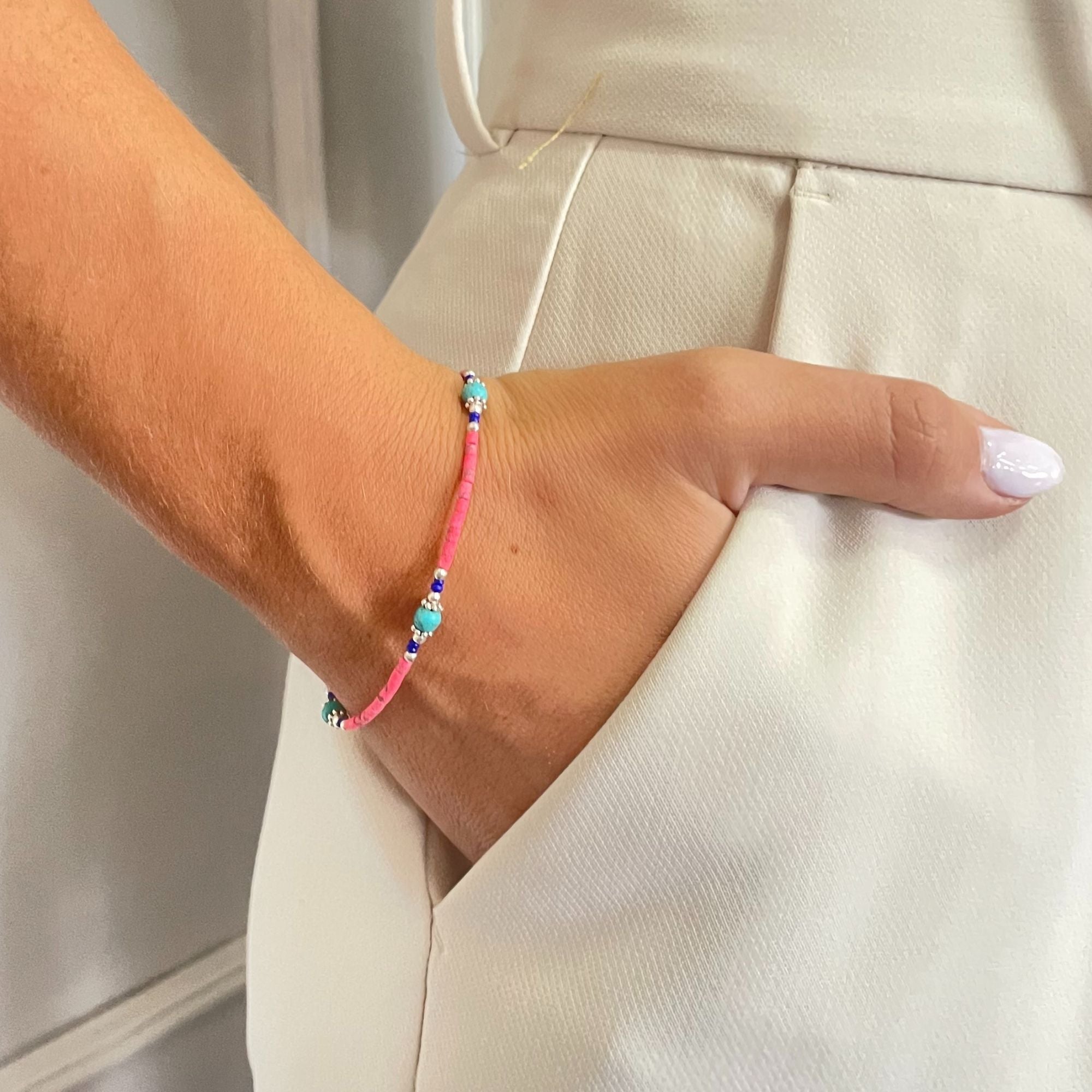 Pulseira Nepalesa de Gemas Extrafinas - Contas de Coral Rosa e Turquesa