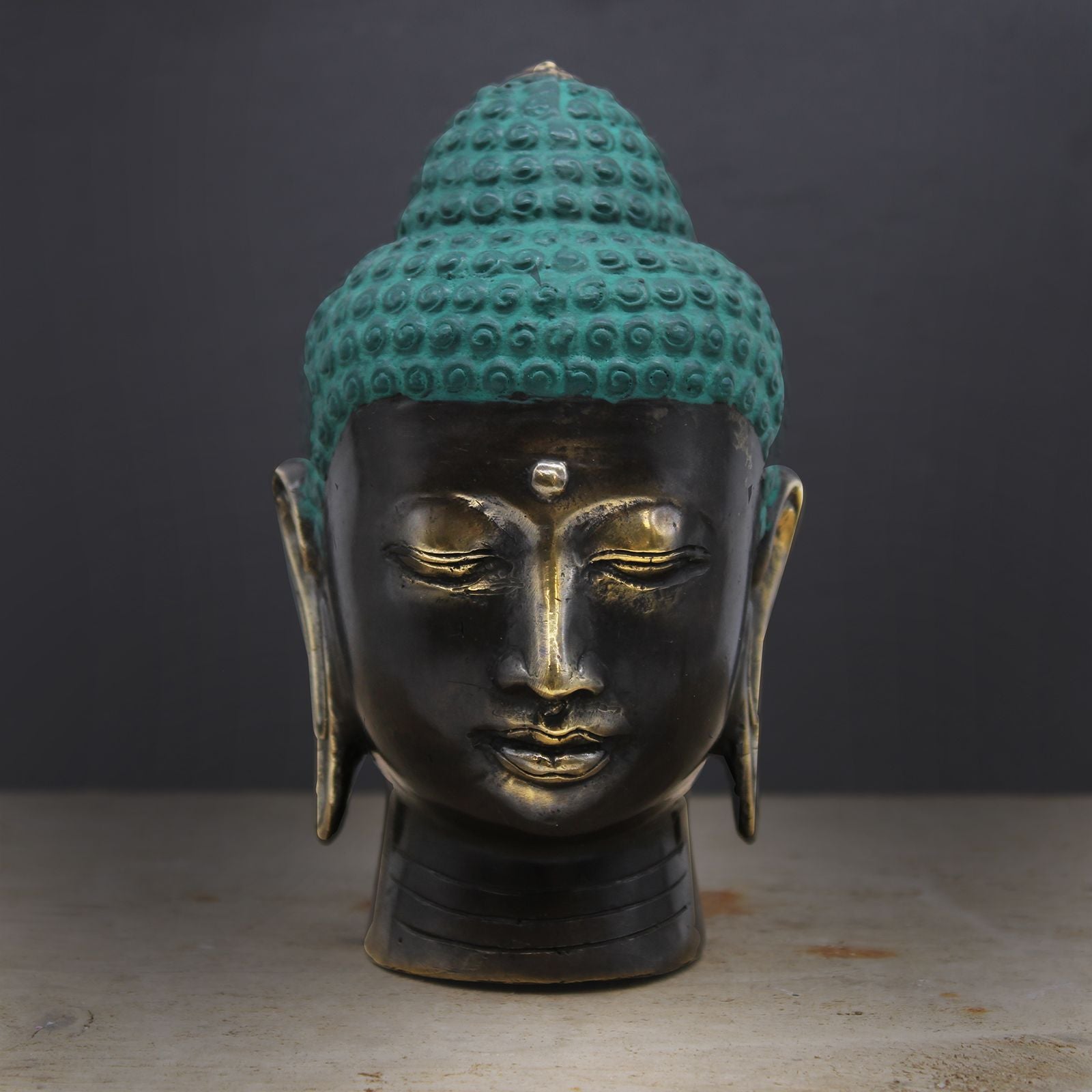 Cabeça de Buda Grande em Latão Envelhecido