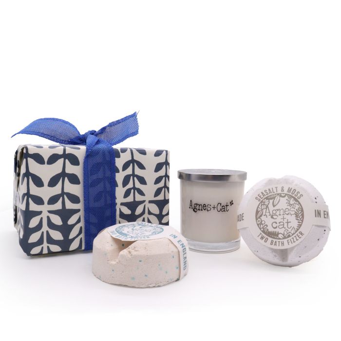Conjunto de Oferta Bombas de Banho Sal Marina e Musgo e Boneca Azul + Vela Violeta de Parma