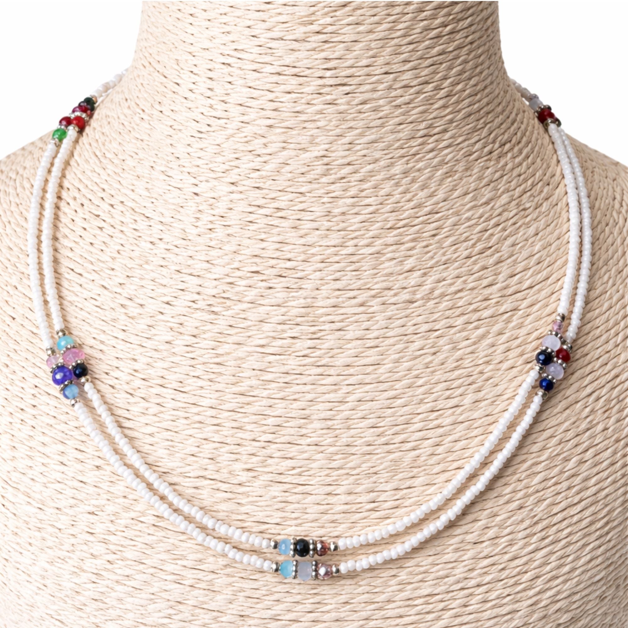 Colar Fino de Howlite Nepalês de Dupla Fila com Contas Facetadas - (42 cm)