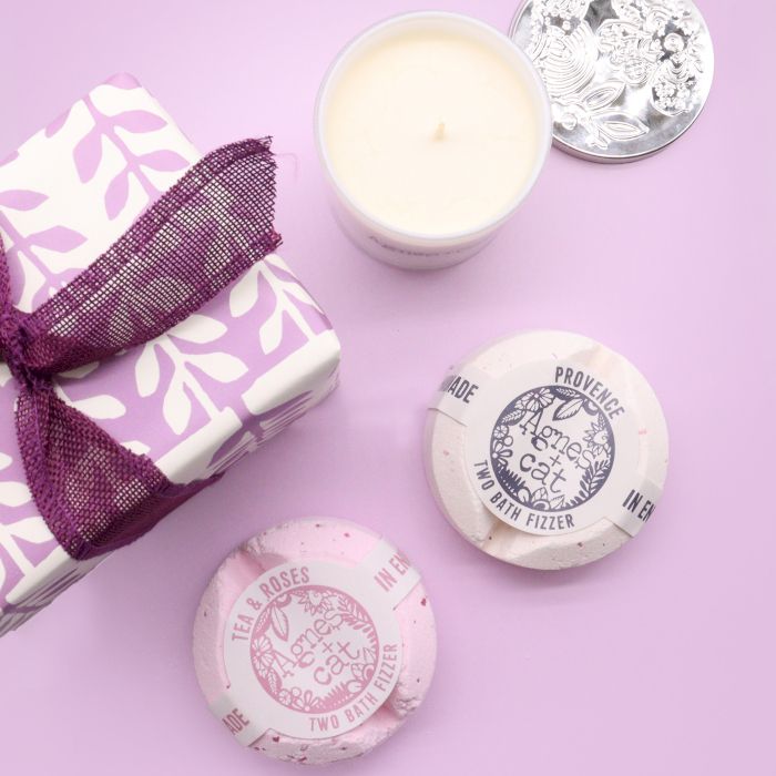 Conjunto de Oferta Bombas de Banho de Provença e Chá & Rosas + Vela Pedra da Lua