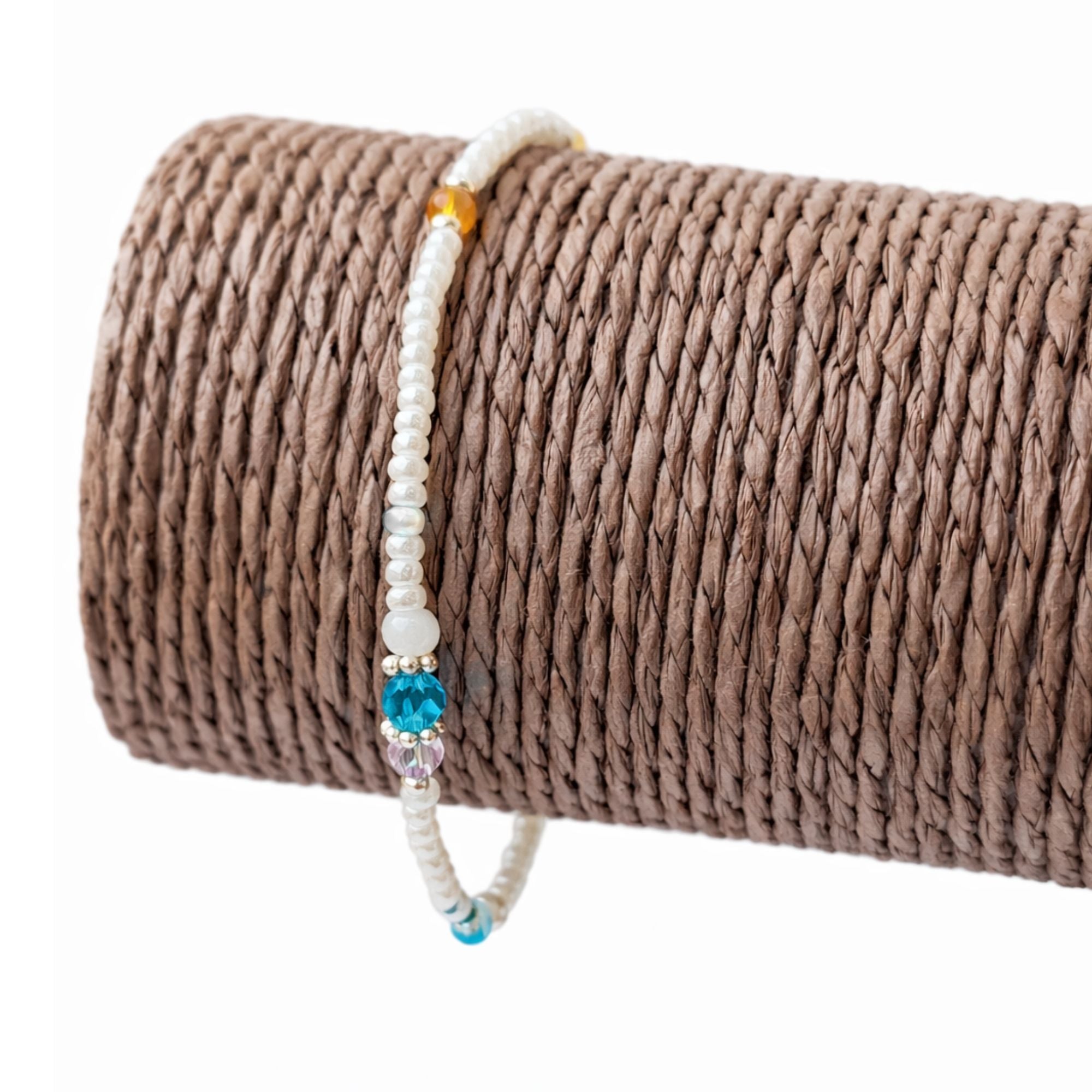 Tornozeleira Fina de Howlite Nepalês com Contas Facetadas - (22 cm)
