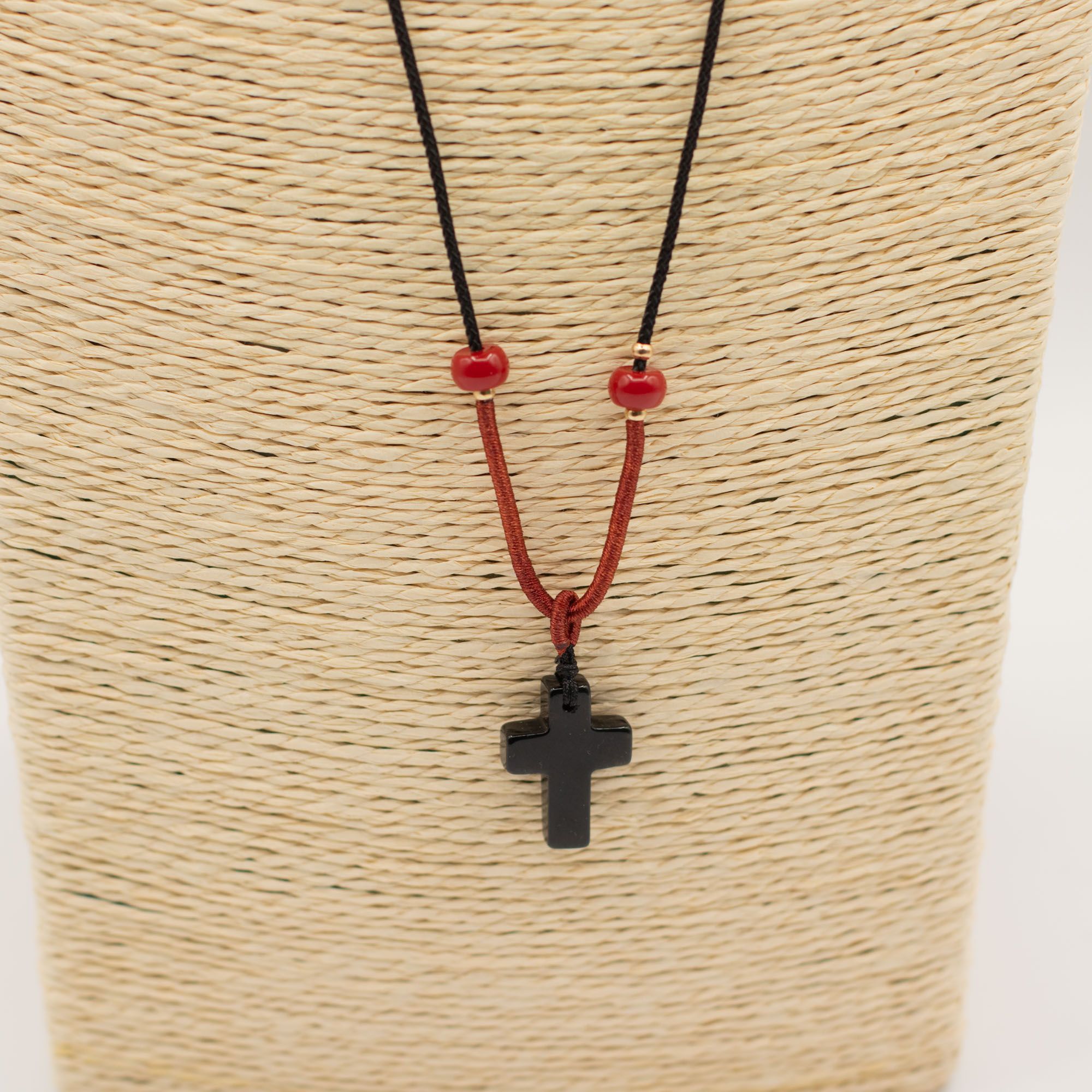 Colar com Cordão e Pendente de Pedra Preciosa - Cruz de Ágata Negra