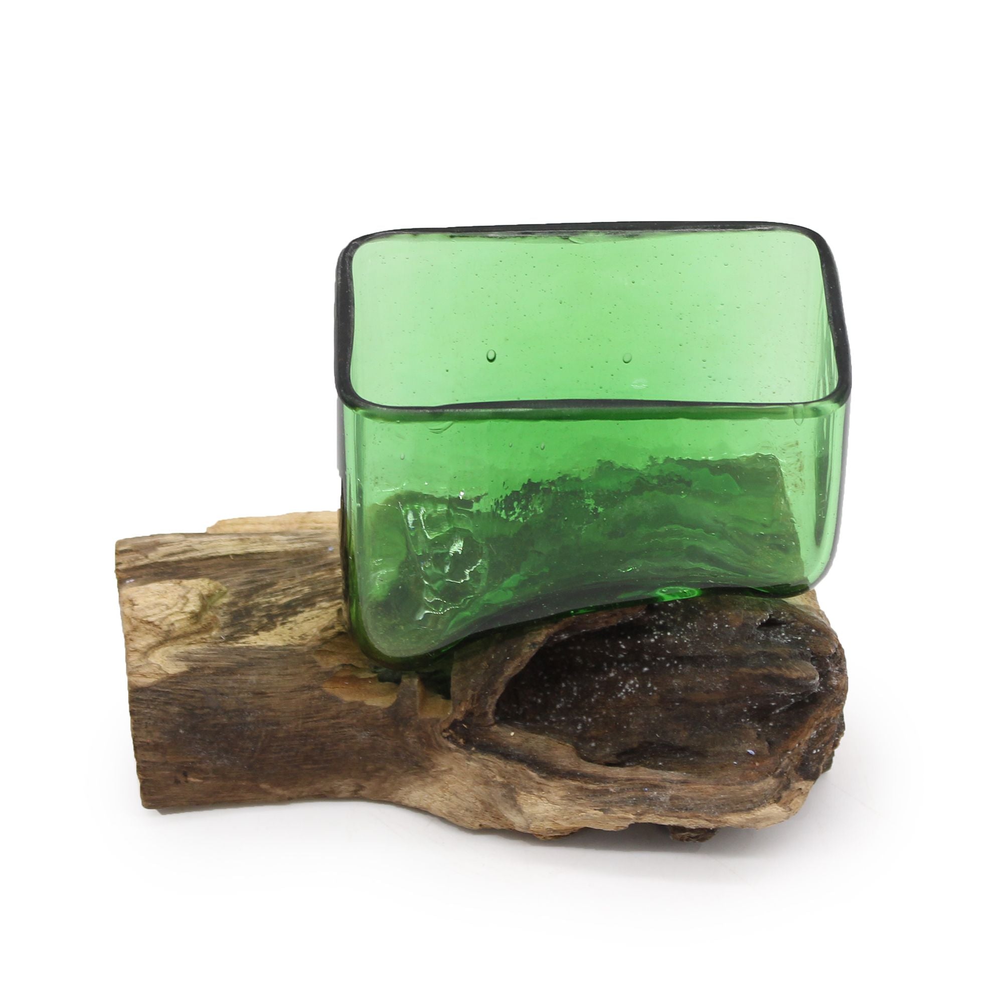 Taça Quadrada em Vidro Reciclado sobre Madeira