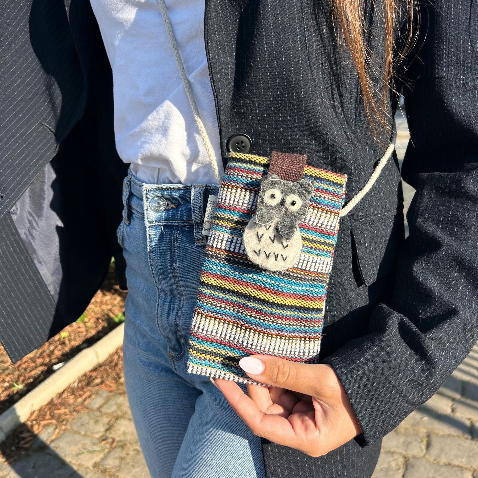 Bolsa para Telemóvel com riscas multicolor e branco - Decorada com coruja