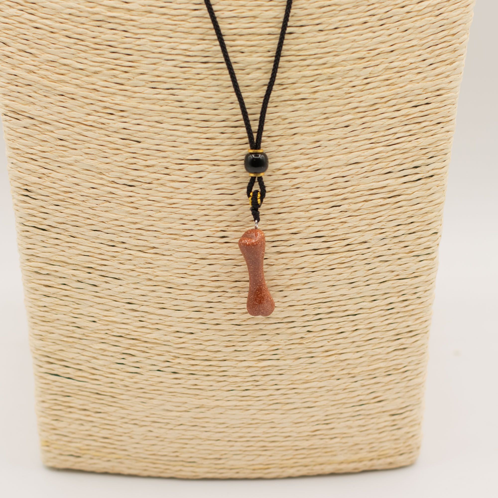 Colar com Cordão e Pendente de Pedra Preciosa - Goldstone em Forma de Osso