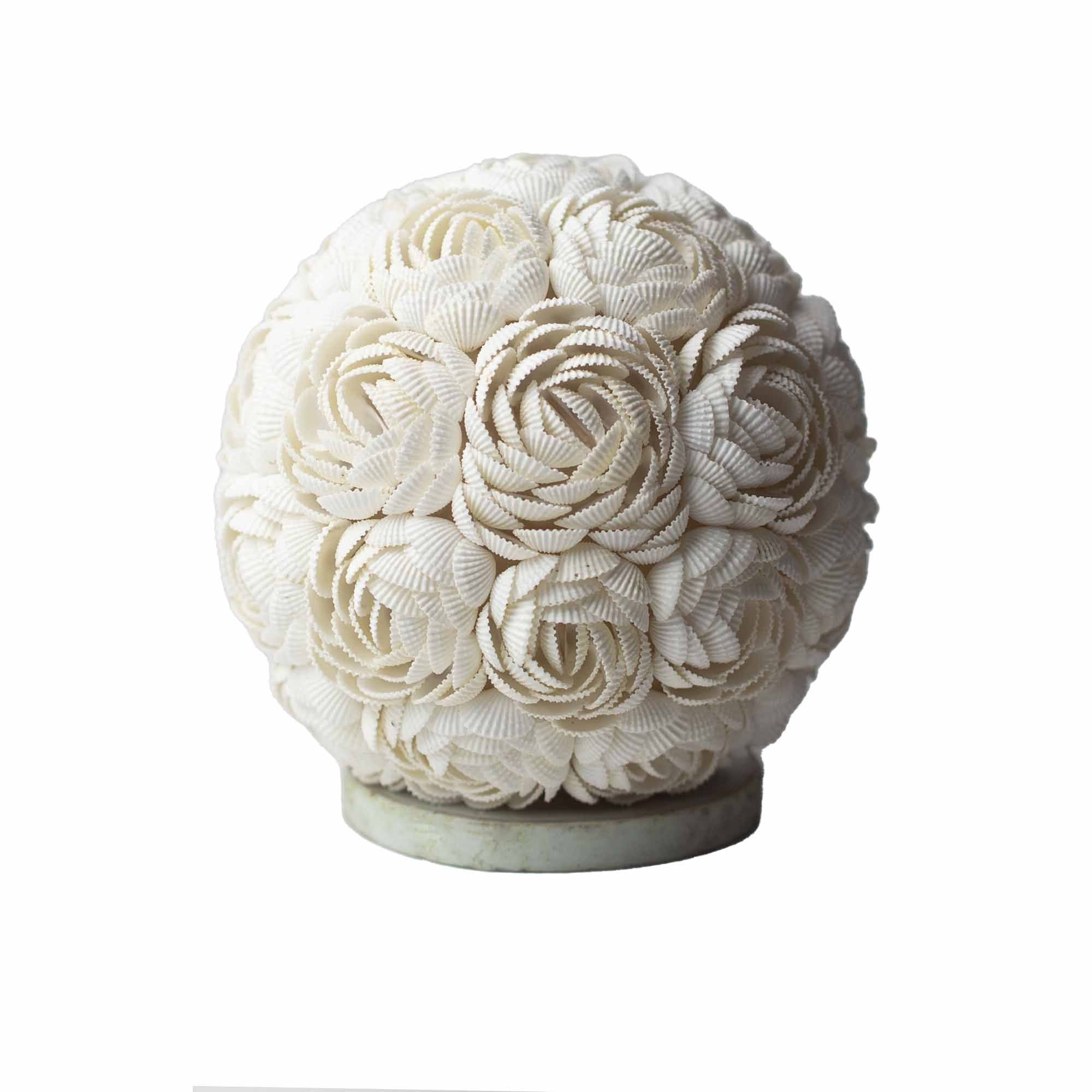 Lâmpada Boho de Conchas – Globo Rosa